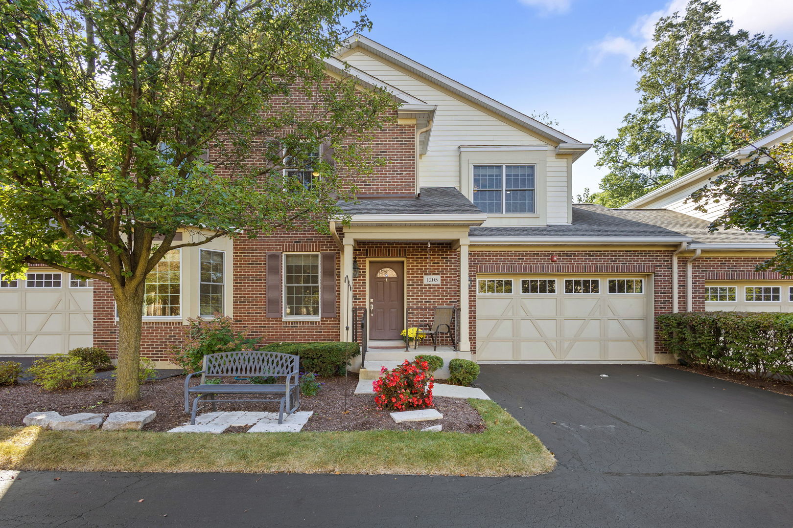 Westmont, Illinois, 60559, United States, 3 Bedrooms Bedrooms, ,4 BathroomsBathrooms,Residential,For Sale,1950669