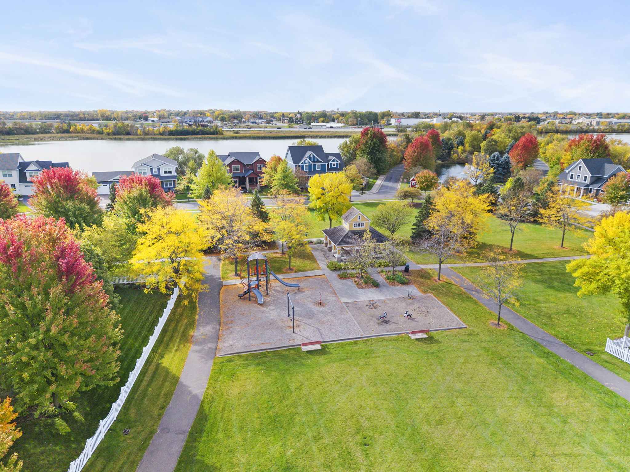  Contemporary Farmhouse Charm in Coveted Towne Lakes - 物件實景