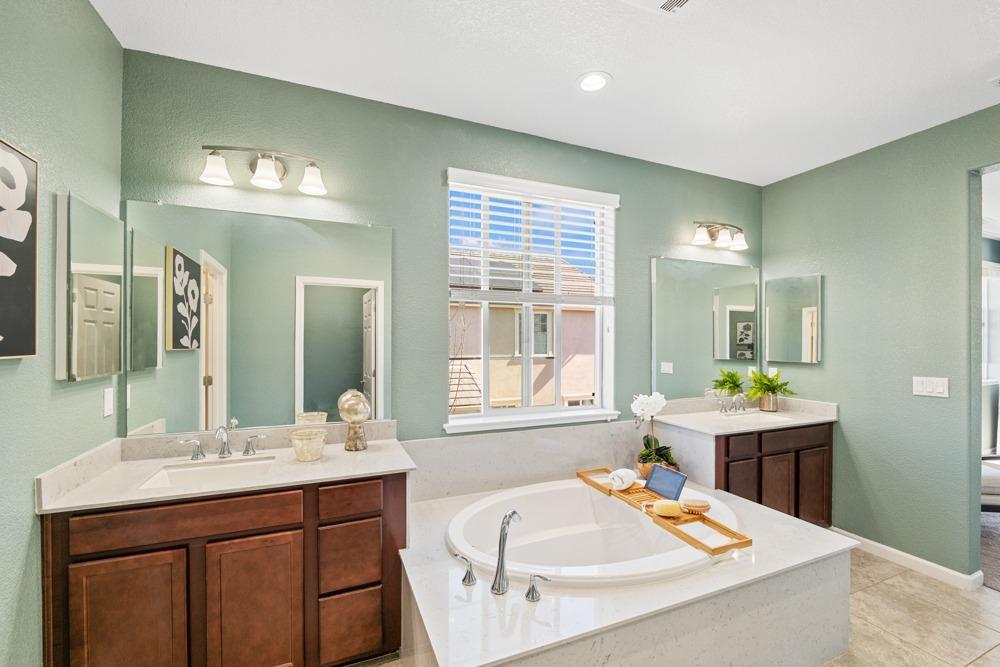 Woodland, California, 95776, United States, 4 Bedrooms Bedrooms, ,3 BathroomsBathrooms,Residential,For Sale,1939762