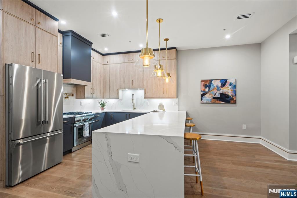 Jersey City, New Jersey, 07307, United States, 3 Bedrooms Bedrooms, ,2 BathroomsBathrooms,Residential,For Sale,1947058