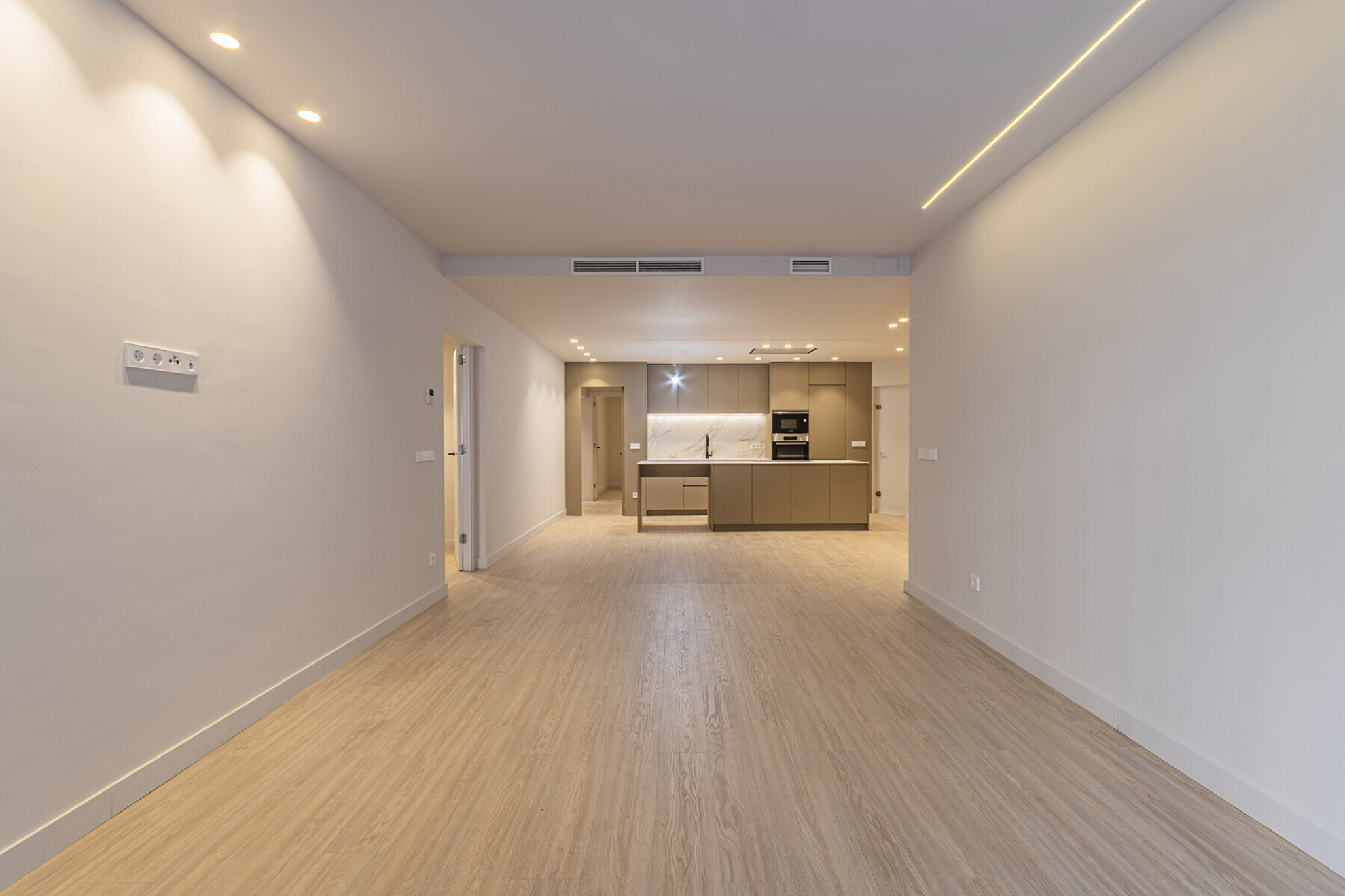  Fantastic renovated apartment with large garden at the living room level - 物件實景