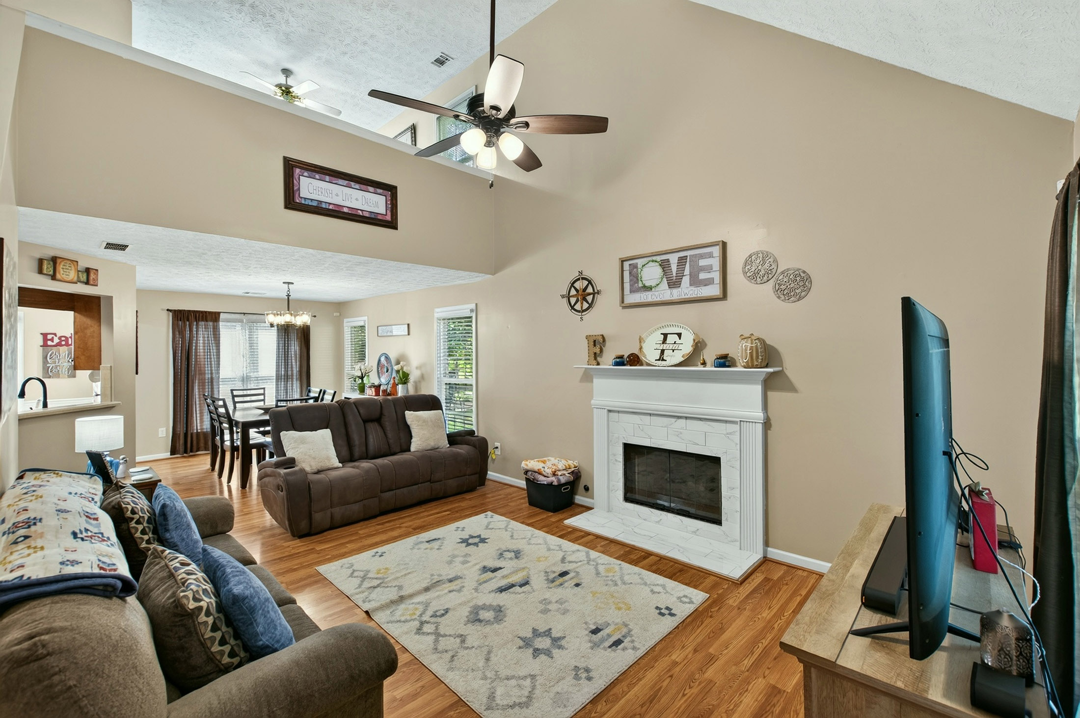  Charming Home on an Expansive 2.8+/- Acre Corner Lot - 物件實景