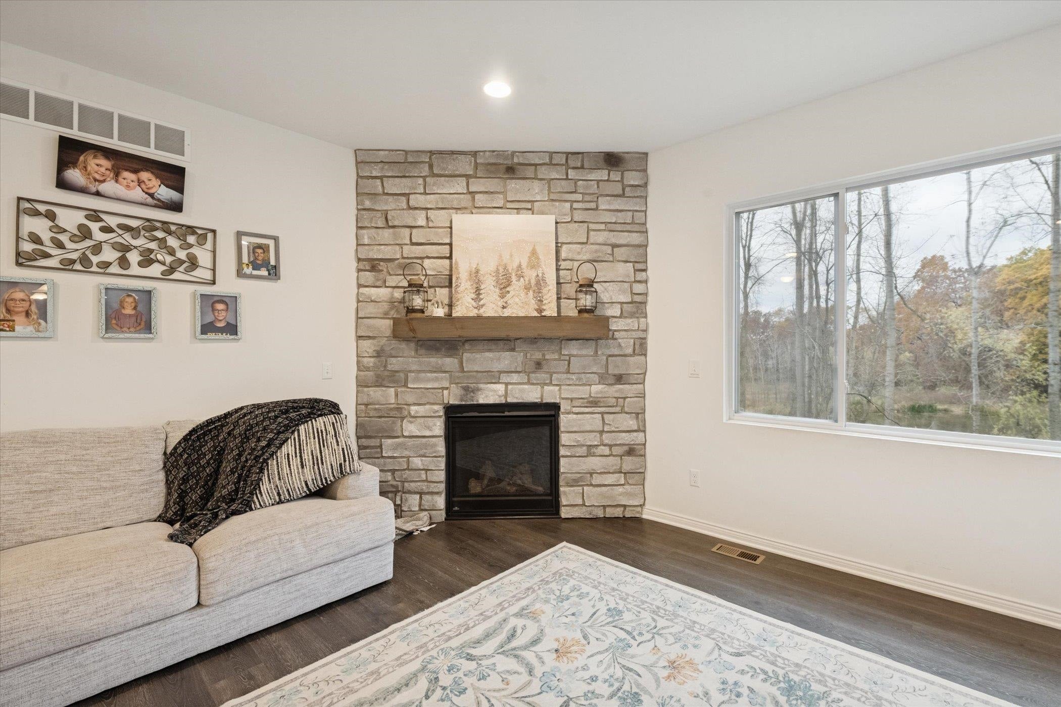 Ortonville, Michigan, 48462, United States, 5 Bedrooms Bedrooms, ,3 BathroomsBathrooms,Residential,For Sale,2008578