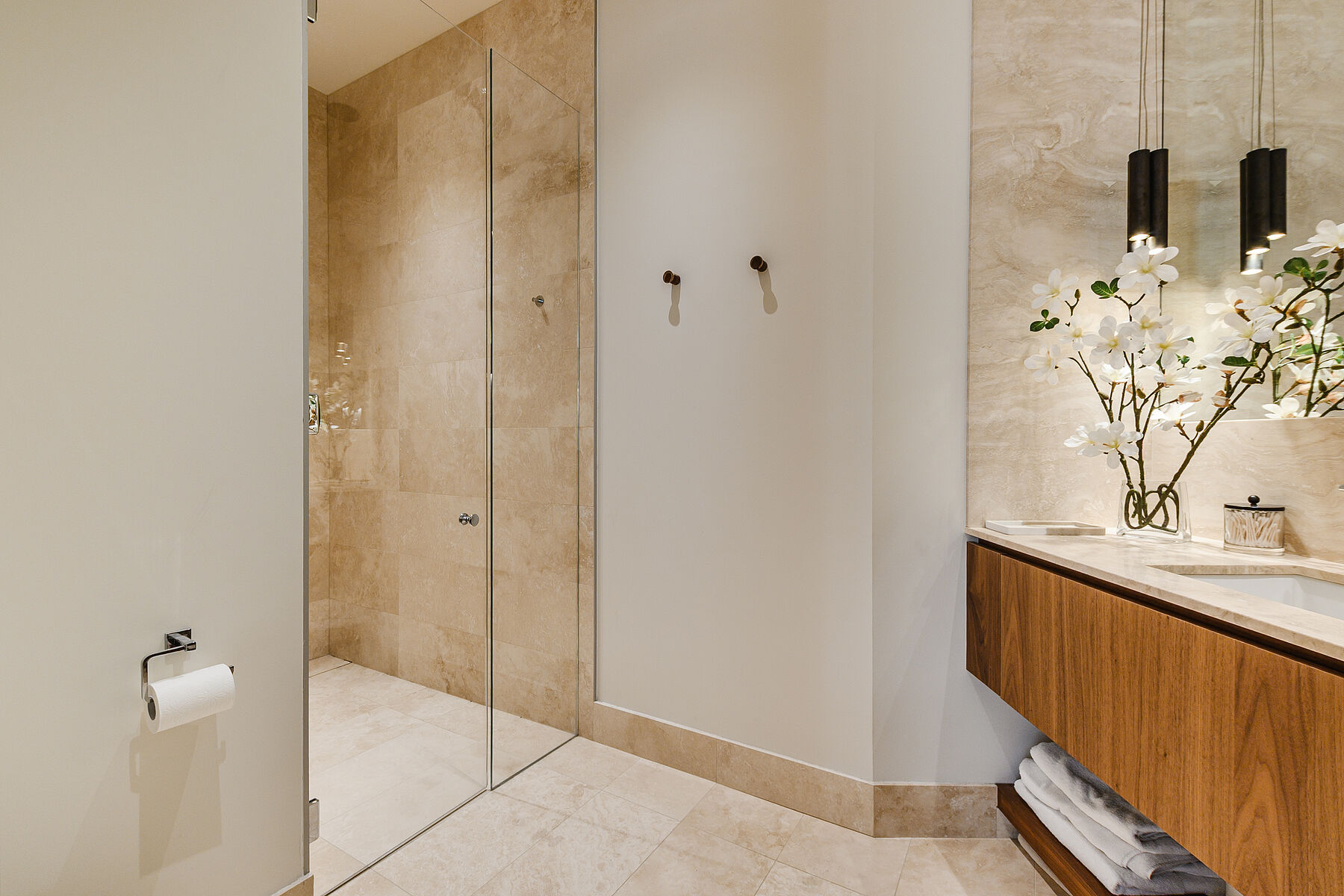  Stunning Custom Condo - 物件實景