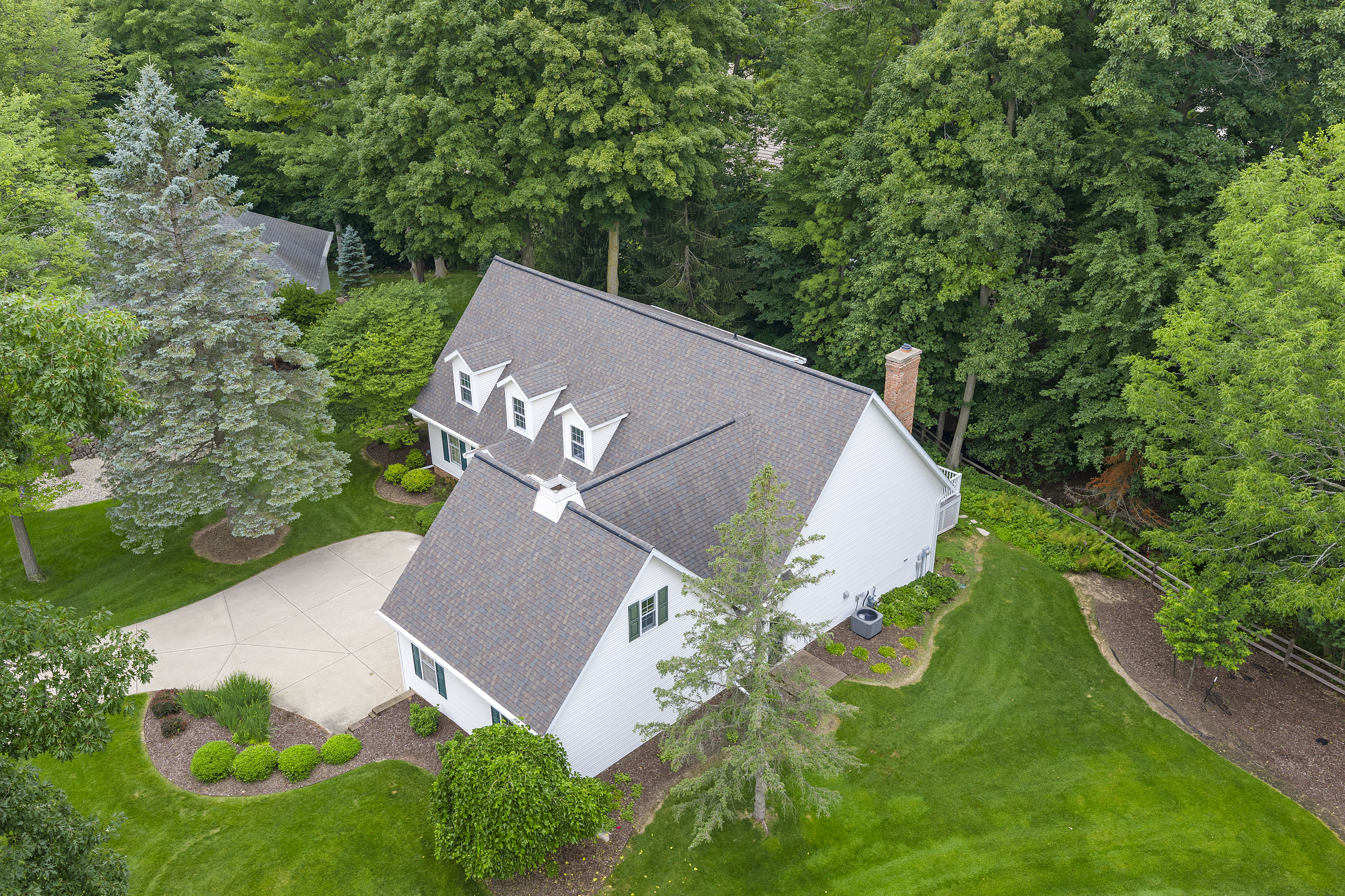  Elegant Colonial Offering Space, Privacy & Modern Comfort - 物件實景