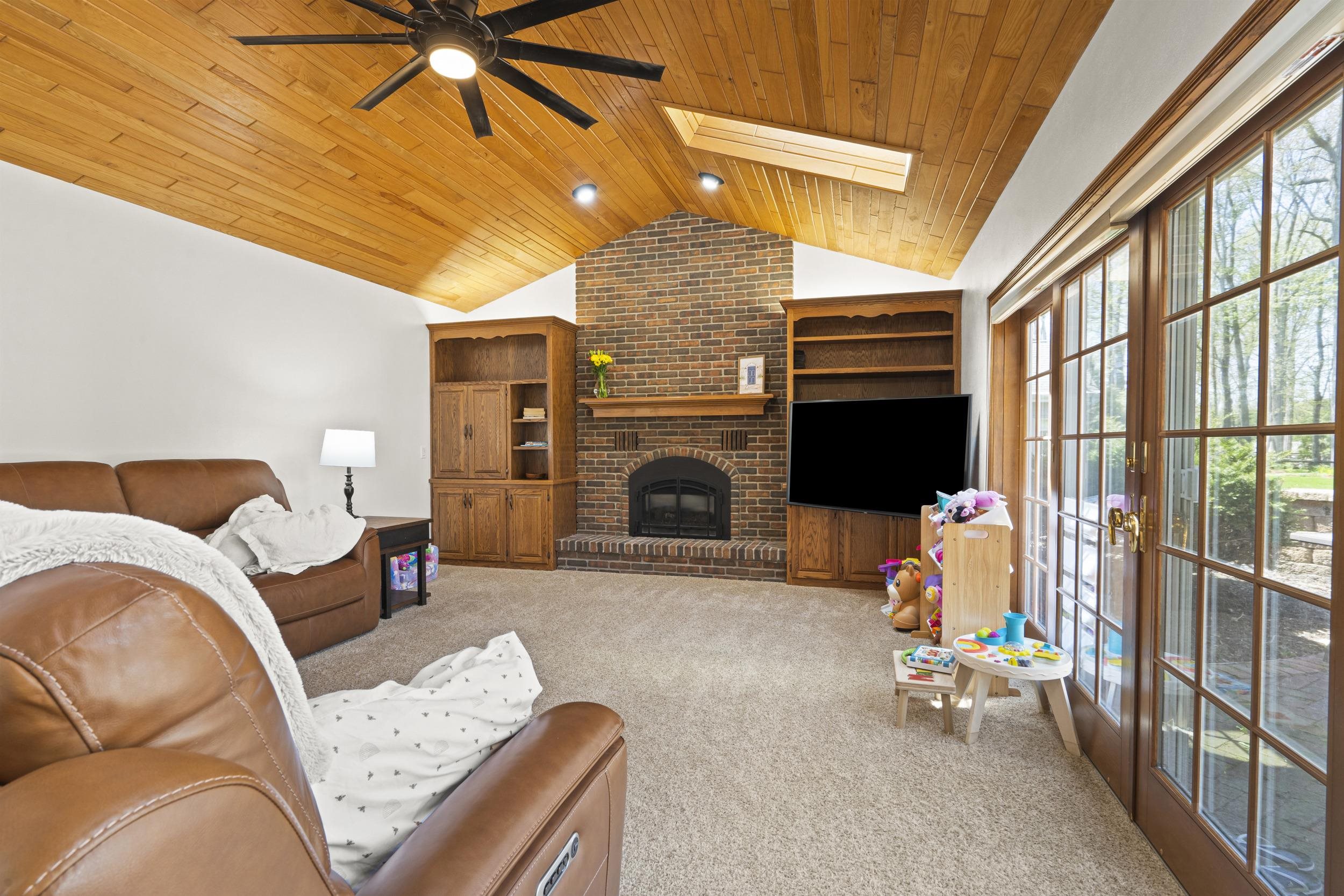 Appleton, Wisconsin, 54915, United States, 4 Bedrooms Bedrooms, ,4 BathroomsBathrooms,Residential,For Sale,1921997