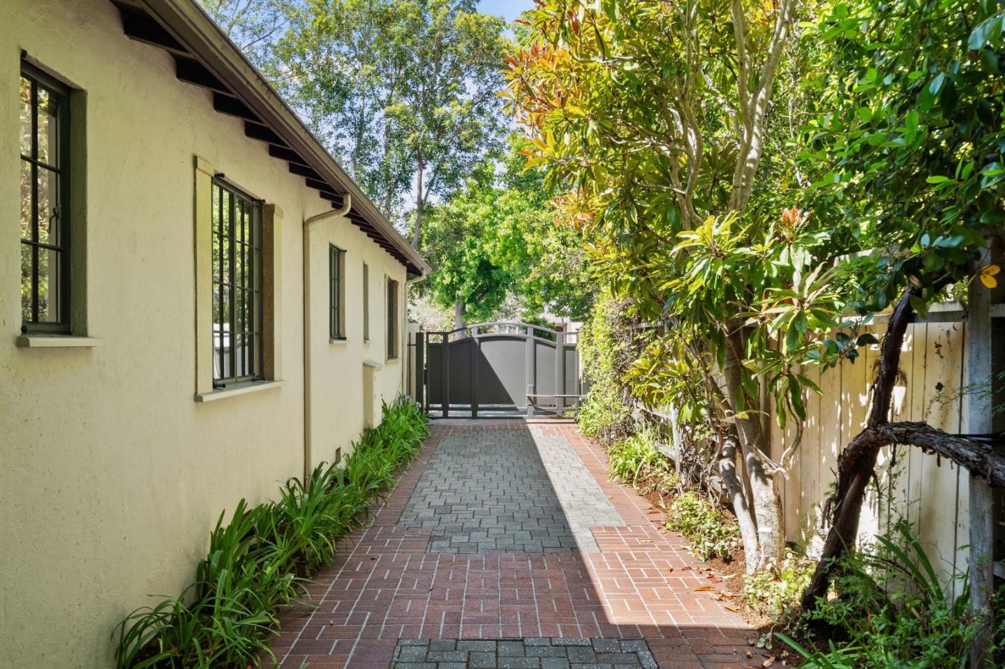 Palo Alto, California, 94301, United States, 4 Bedrooms Bedrooms, ,4 BathroomsBathrooms,Residential,For Sale,1837921