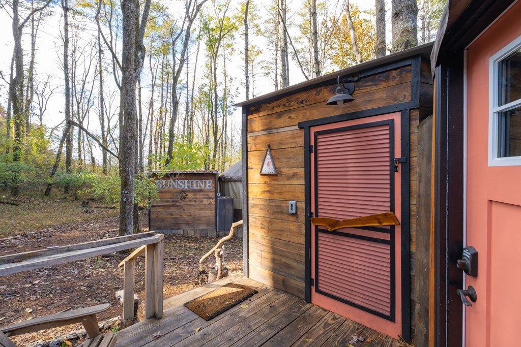 Brasstown, North Carolina, 28902, United States, 3 Bedrooms Bedrooms, ,3 BathroomsBathrooms,Residential,For Sale,1986118