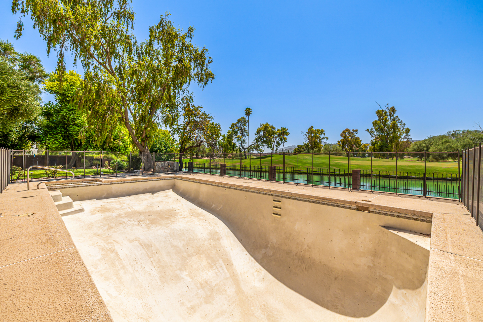 Paradise Valley, Arizona, 85253, United States, 4 Bedrooms Bedrooms, ,8 BathroomsBathrooms,Residential,For Sale,1914345