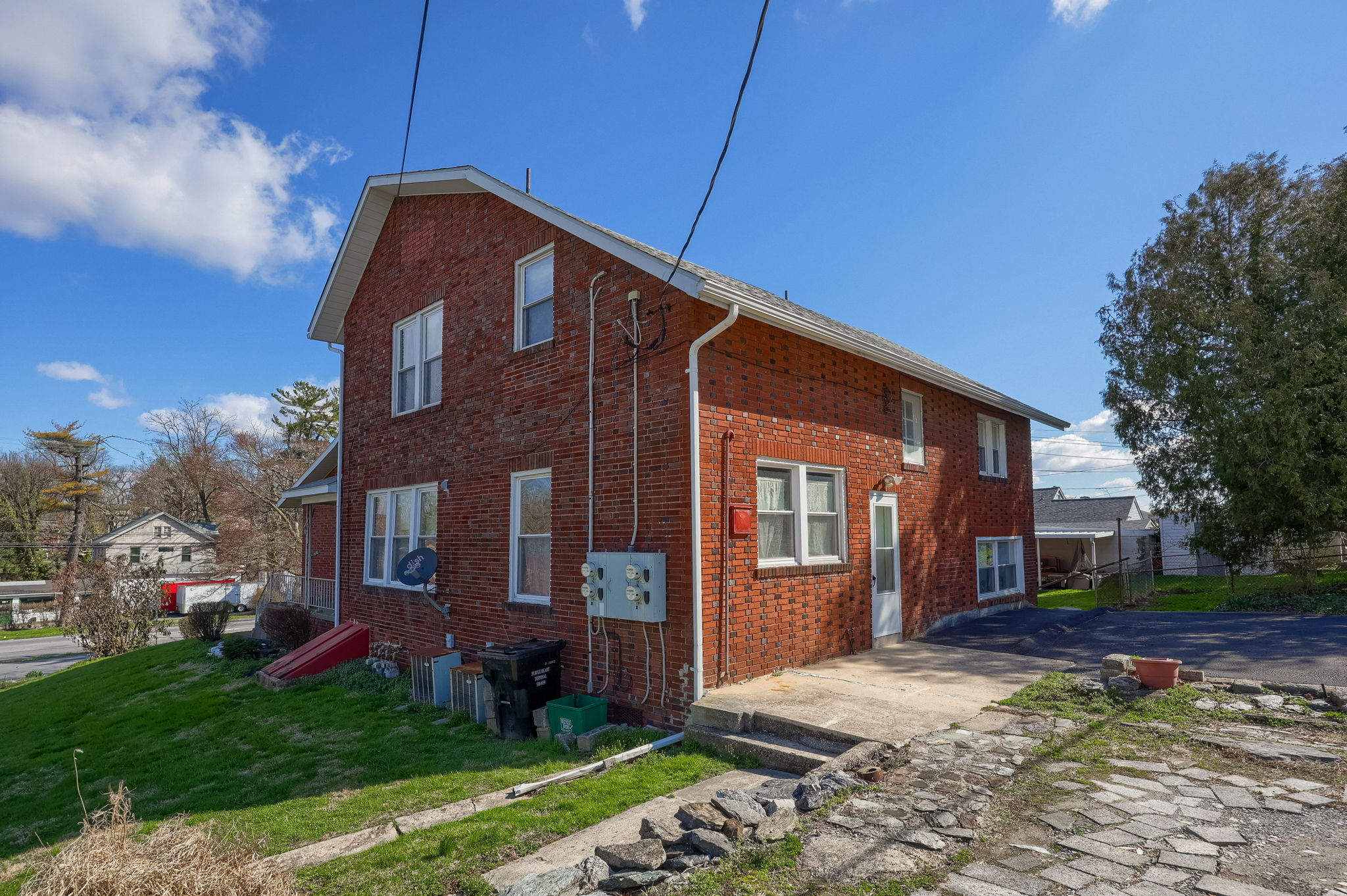  1694,1696,1698 Columbia Ave - 物件實景