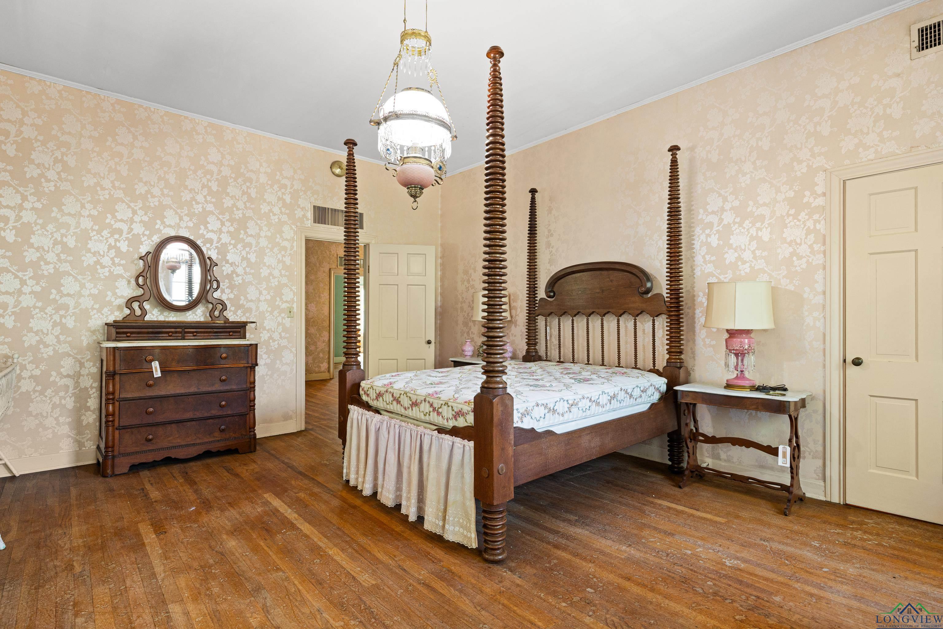 Jefferson, Texas, 75657, United States, 5 Bedrooms Bedrooms, ,5 BathroomsBathrooms,Residential,For Sale,1978271