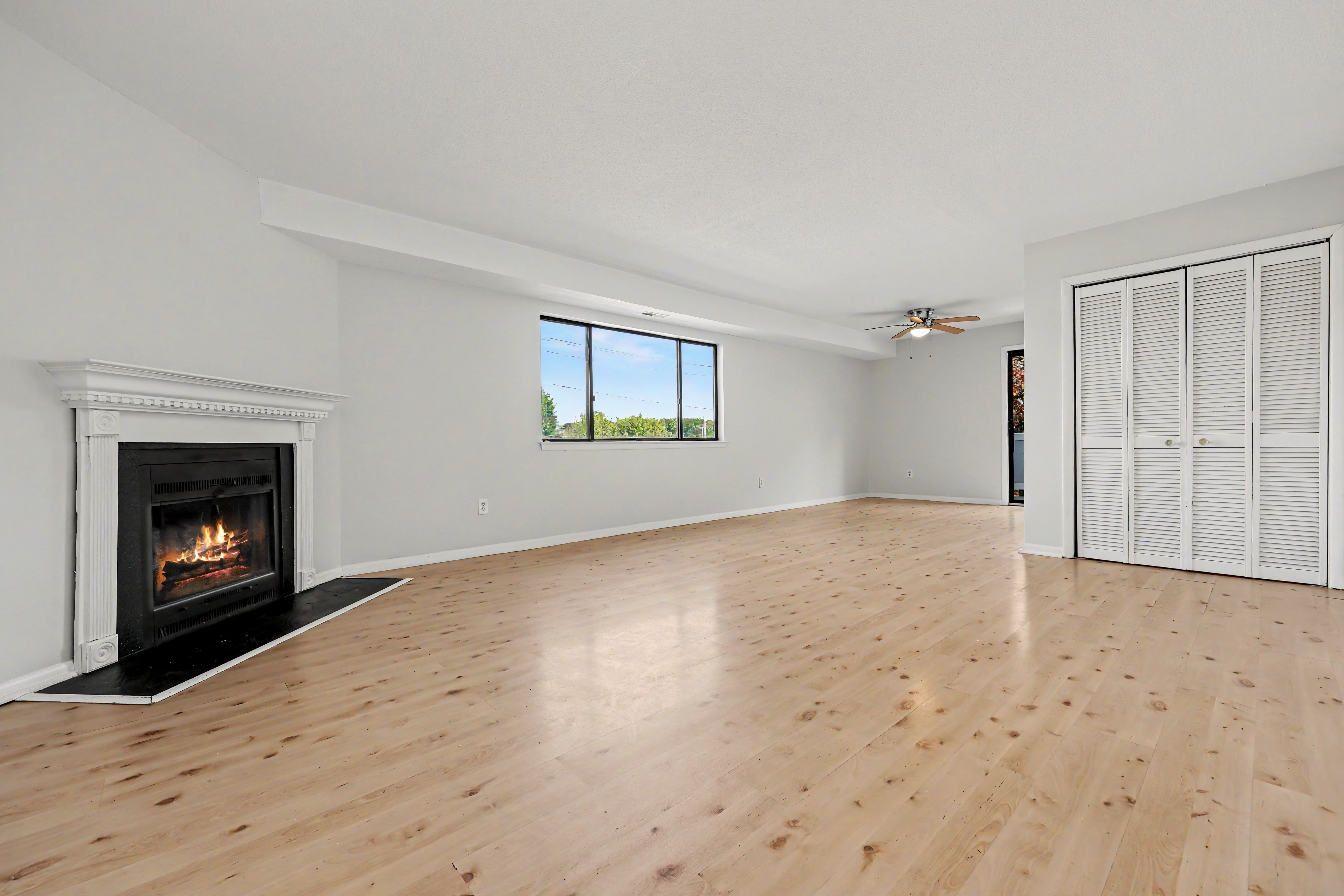  Spacious Two Bedroom Townhouse in Norwalk - 物件實景