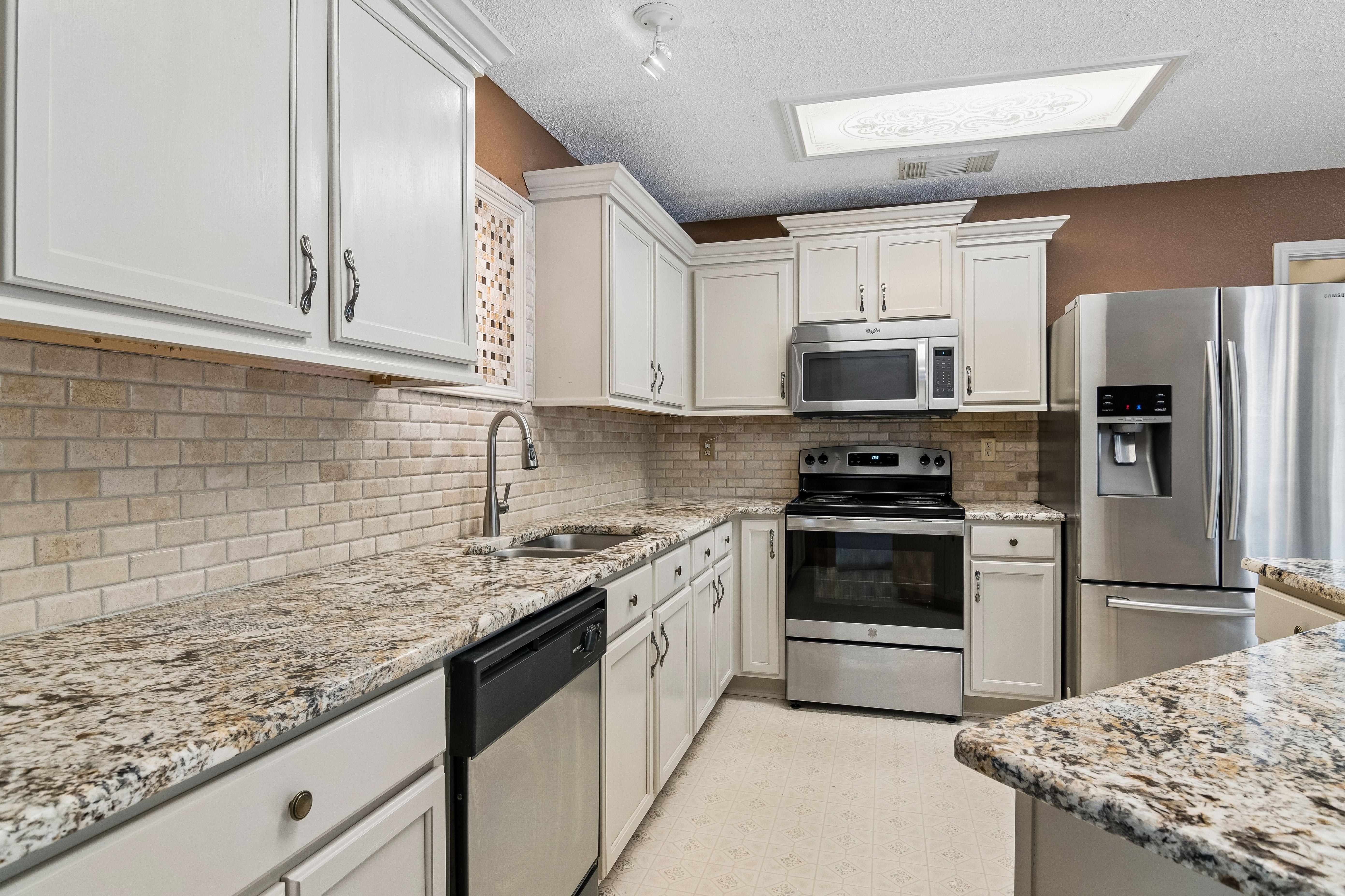  Stylish Two-Story in Huntington Place - 物件實景