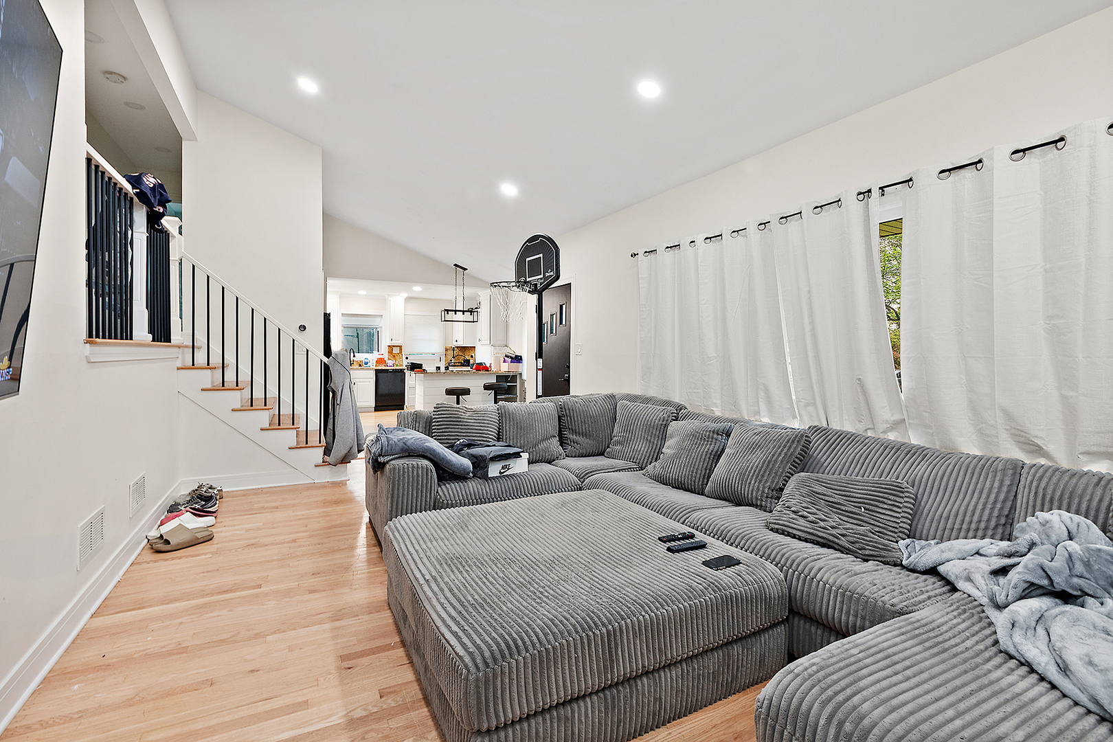 Downers Grove, Illinois, 60516, United States, 3 Bedrooms Bedrooms, ,2 BathroomsBathrooms,Residential,For Sale,1930940