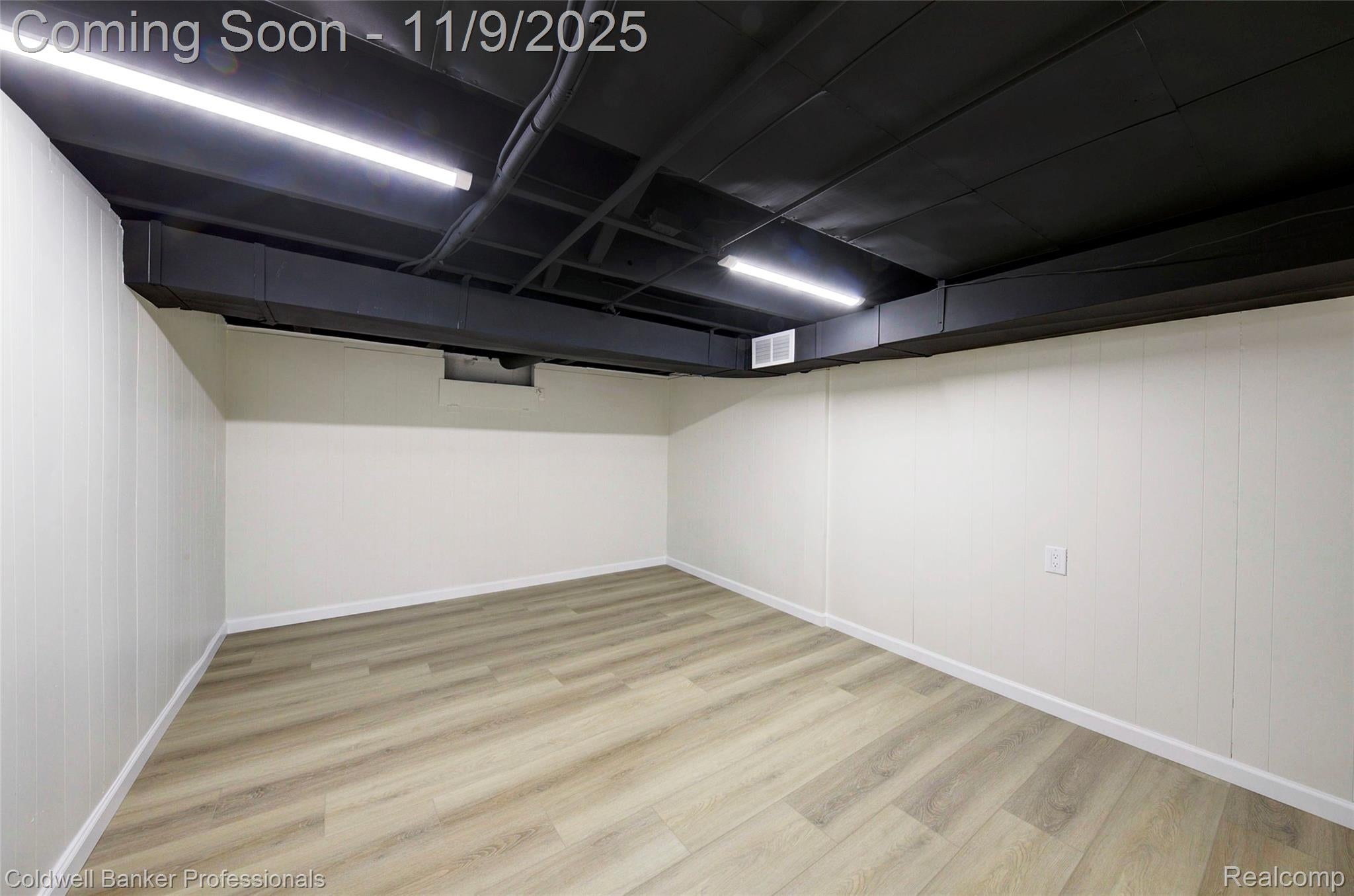 Troy, Michigan, 48085, United States, 4 Bedrooms Bedrooms, ,2 BathroomsBathrooms,Residential,For Sale,1989080