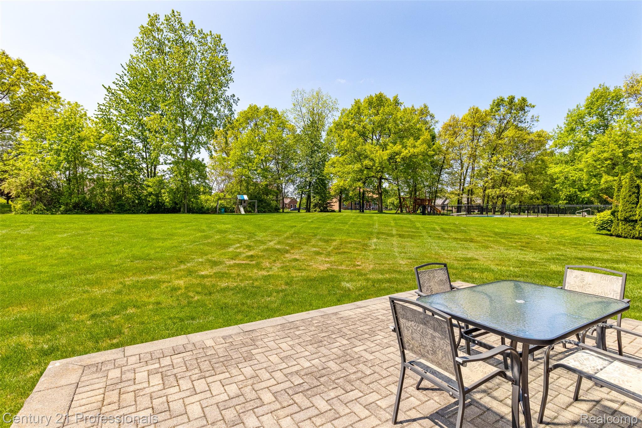 LakeOrion, Michigan, 48359, United States, 4 Bedrooms Bedrooms, ,3 BathroomsBathrooms,Residential,For Sale,1973715