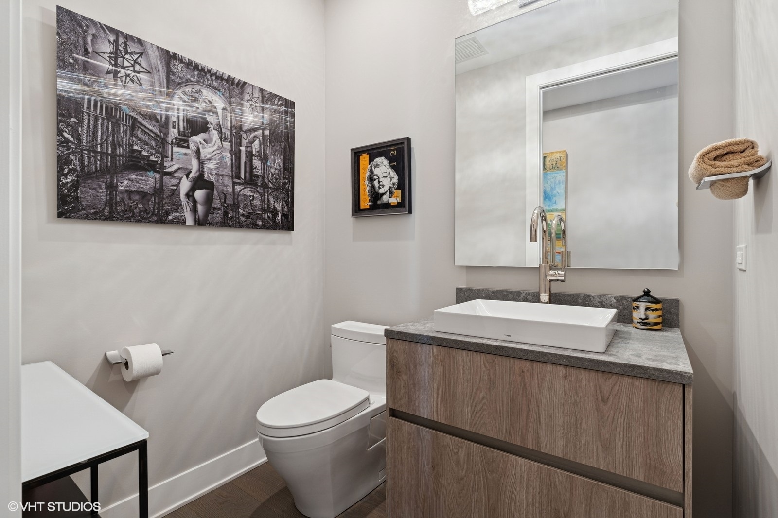 Chicago, Illinois, 60611, United States, 3 Bedrooms Bedrooms, ,4 BathroomsBathrooms,Residential,For Sale,1903791