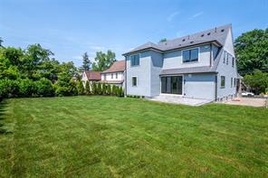 New Rochelle, New York, 10801, United States, 6 Bedrooms Bedrooms, ,5 BathroomsBathrooms,Residential,For Sale,1980613