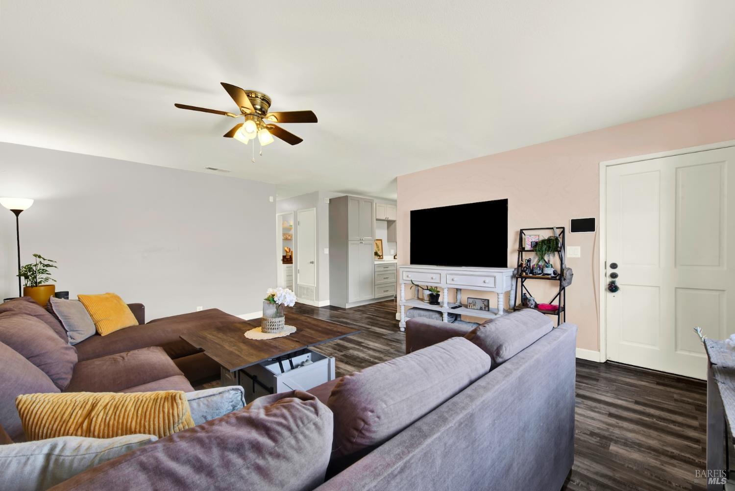 Vacaville, California, 95687, United States, 3 Bedrooms Bedrooms, ,2 BathroomsBathrooms,Residential,For Sale,1940371