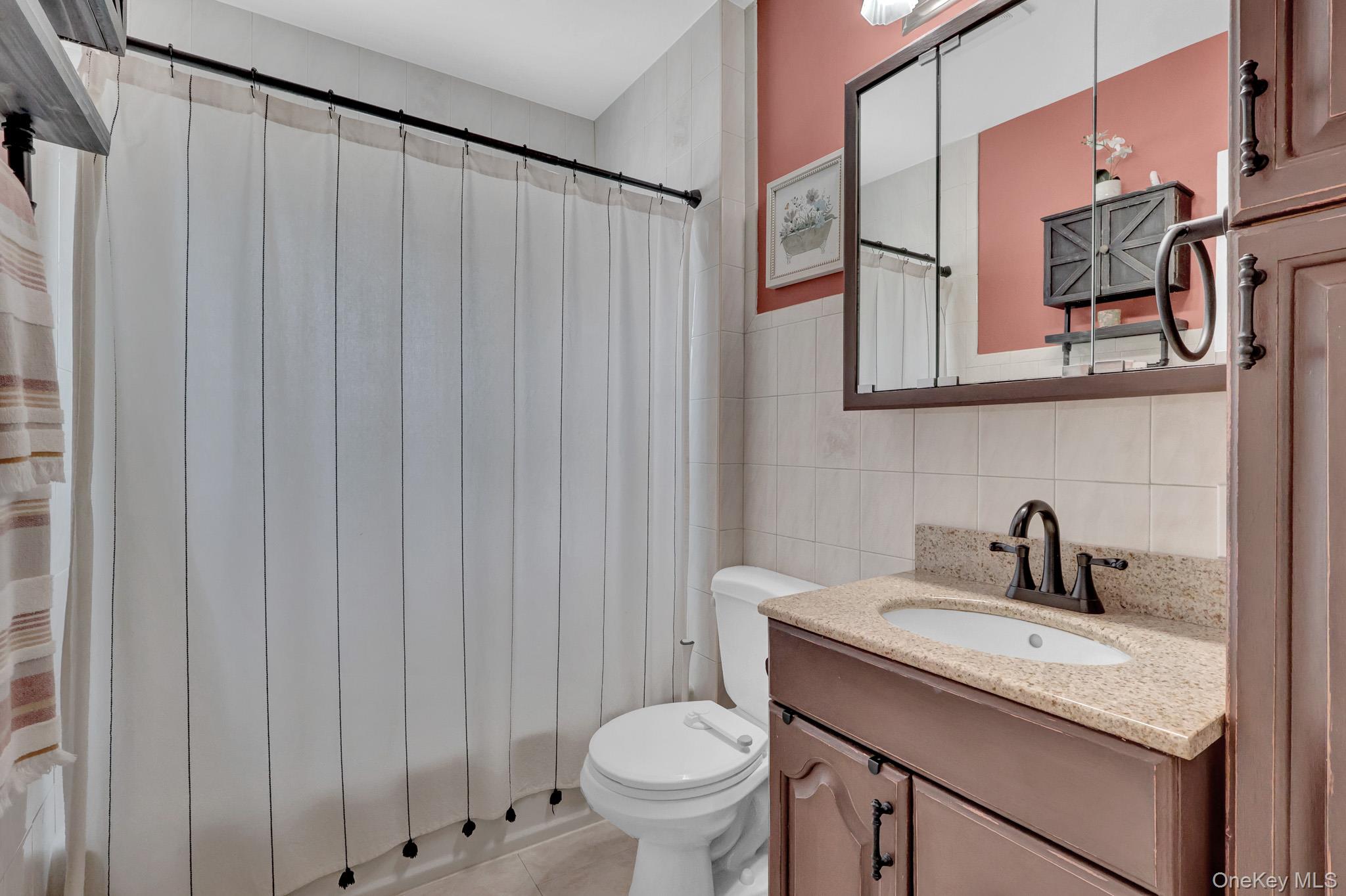  31 Locust Avenue E, Farmingdale, NY, 11735 - 物件實景