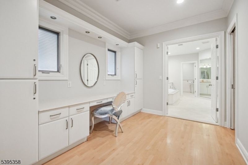 Millburn Twp., New Jersey, 07078, United States, 6 Bedrooms Bedrooms, ,7 BathroomsBathrooms,Residential,For Sale,1991831