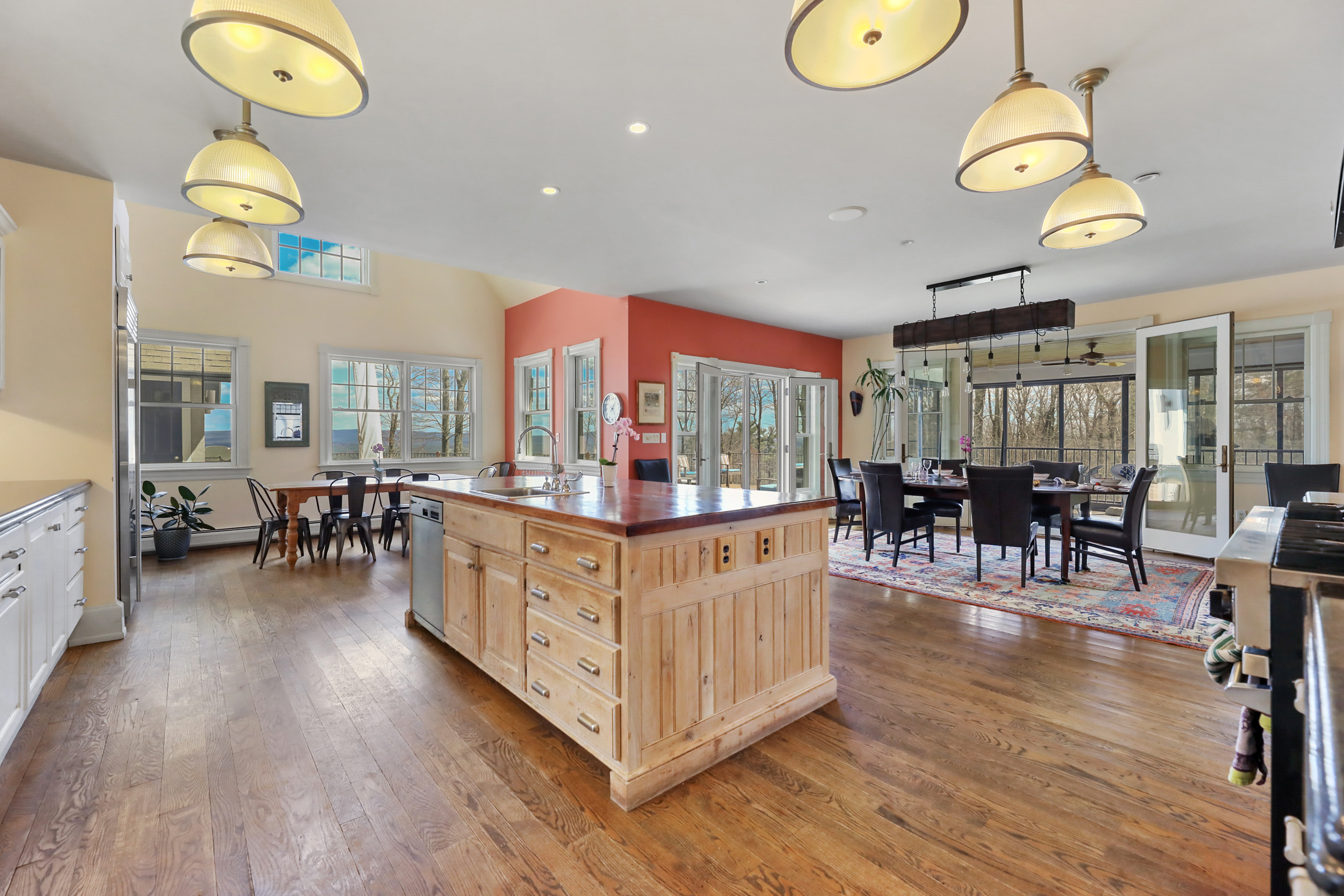  Exquisite Tudor Estate Set on 18+ Breathtaking Acres with Stunning Panoramic Vie - 物件實景