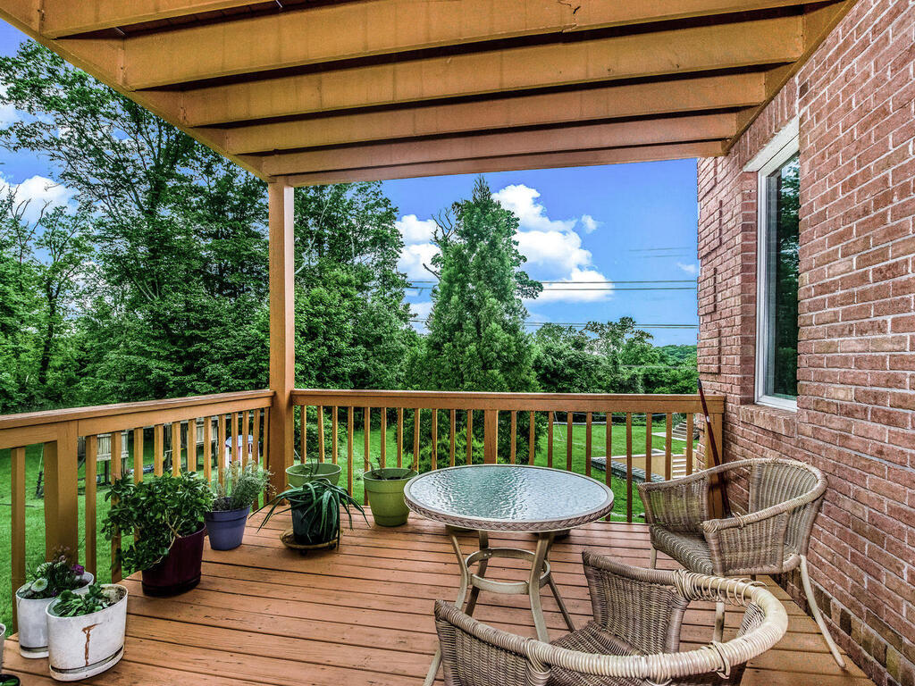 Scarsdale, New York, 10583, United States, 5 Bedrooms Bedrooms, ,6 BathroomsBathrooms,Residential,For Sale,1974207