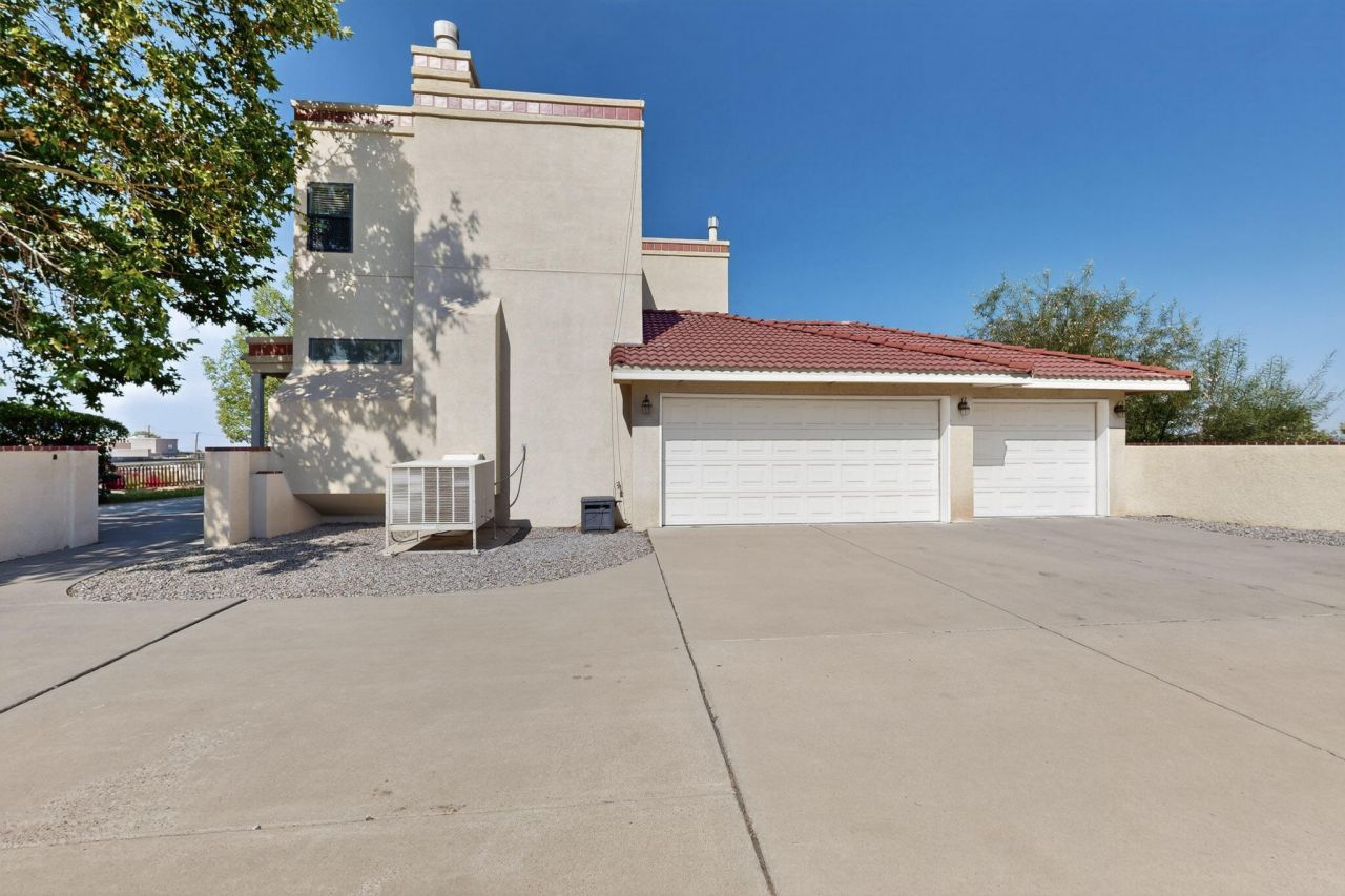 Albuquerque, New Mexico, 87122, United States, 5 Bedrooms Bedrooms, ,5 BathroomsBathrooms,Residential,For Sale,1933221