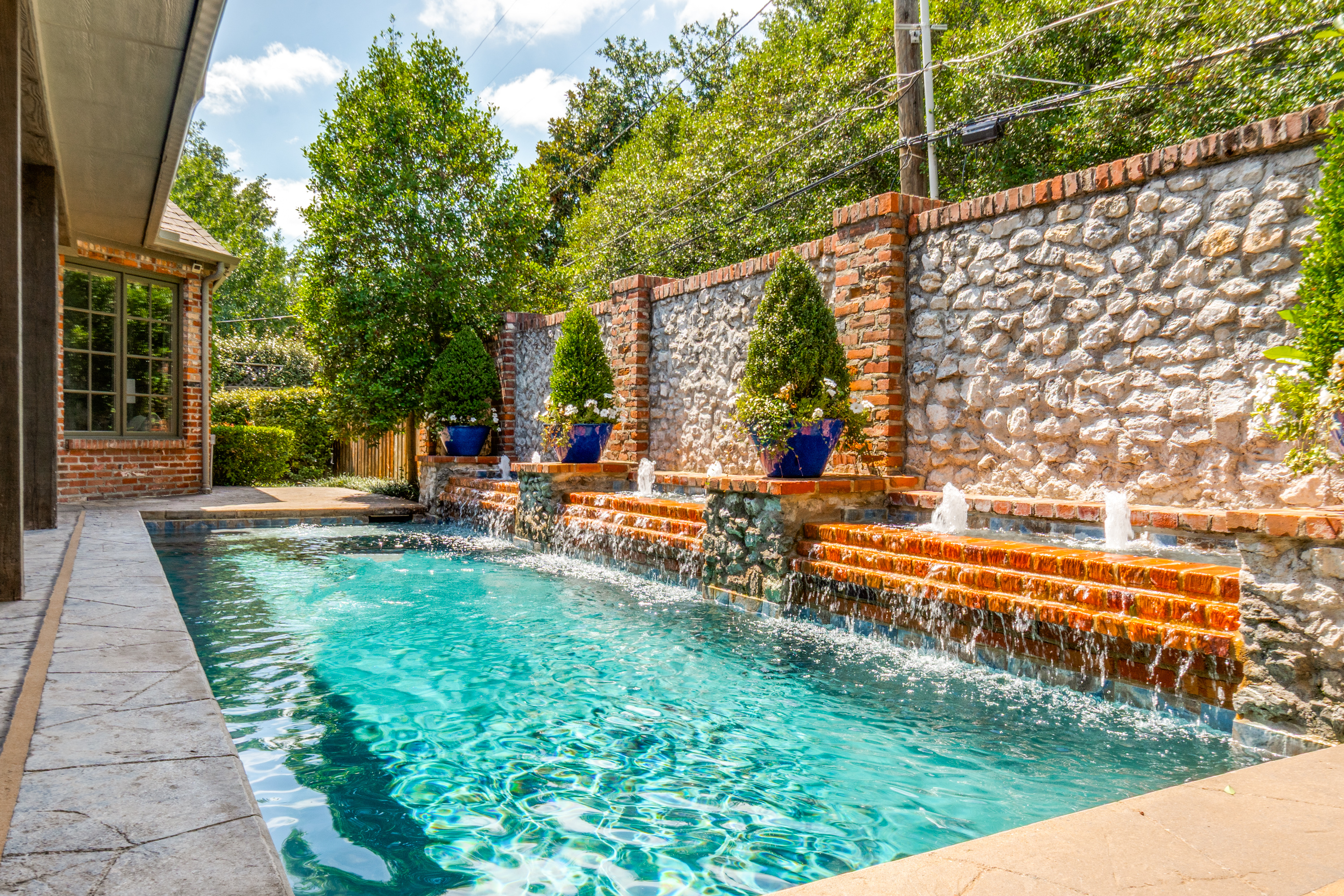  Updated European Transitional in the heart of Preston Hollow - 物件實景