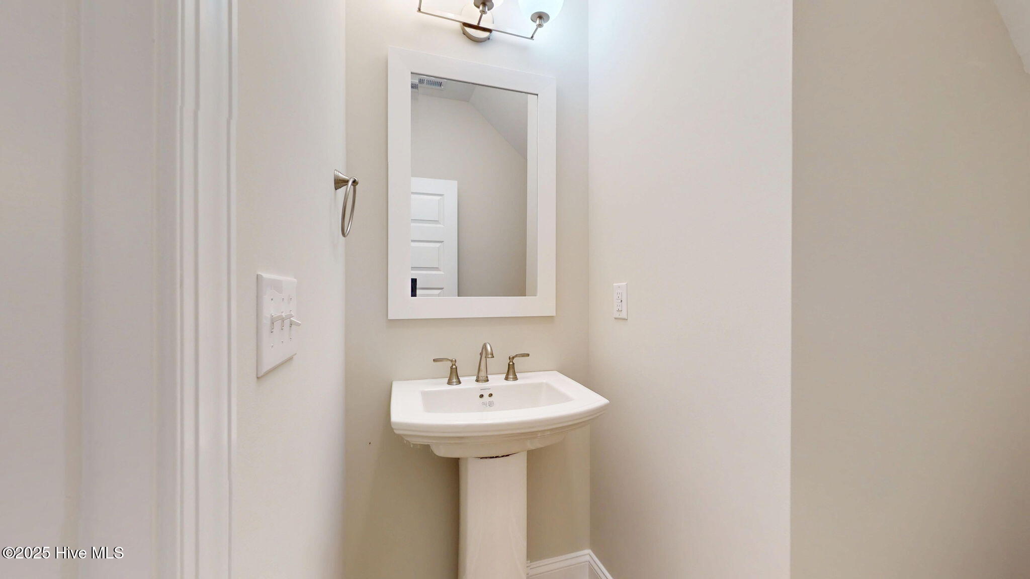 New Bern, North Carolina, 28562, United States, 4 Bedrooms Bedrooms, ,4 BathroomsBathrooms,Residential,For Sale,1768521