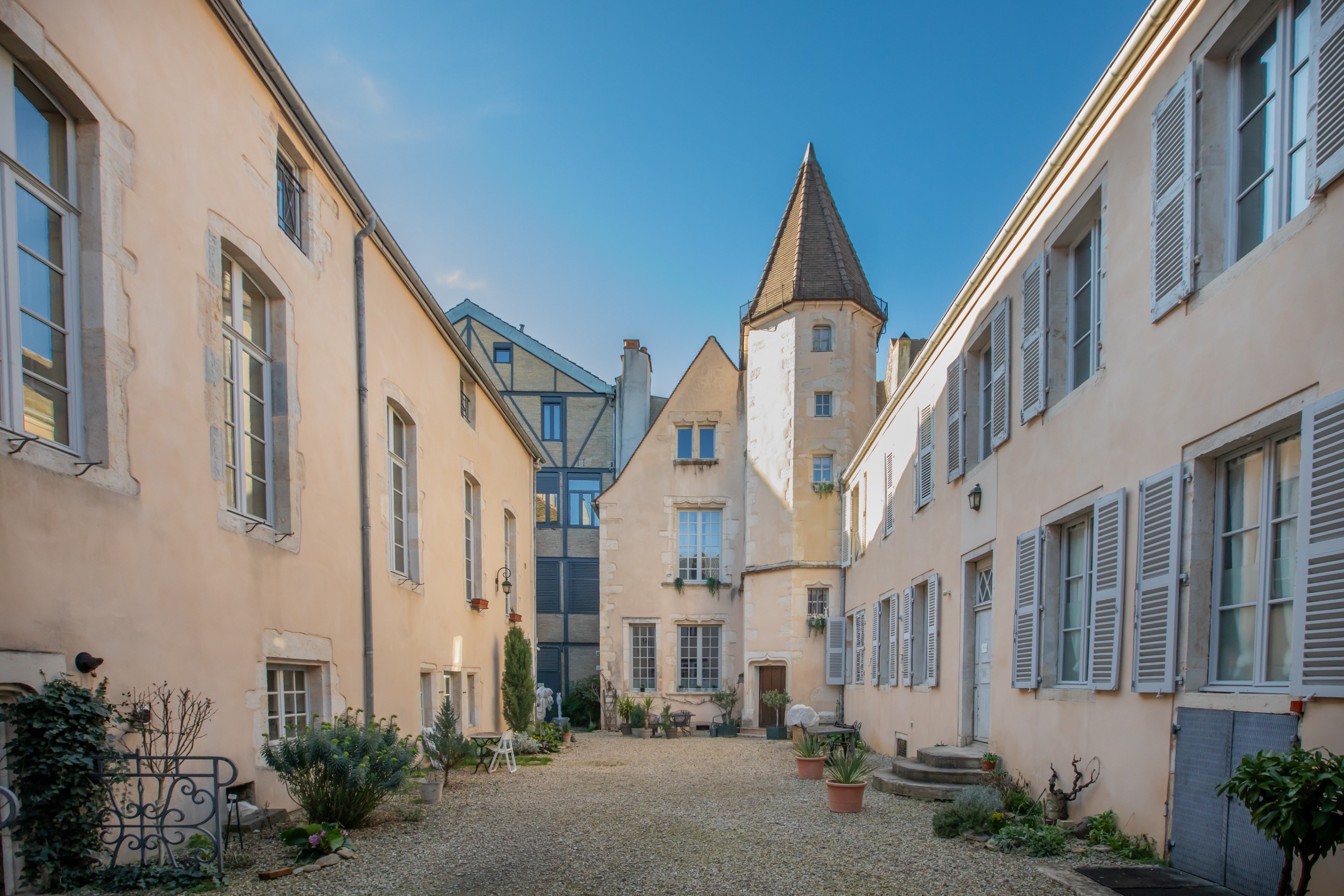 Beaune. Magnificent historic apartment overlooking an inner courtyard. - 物件實景