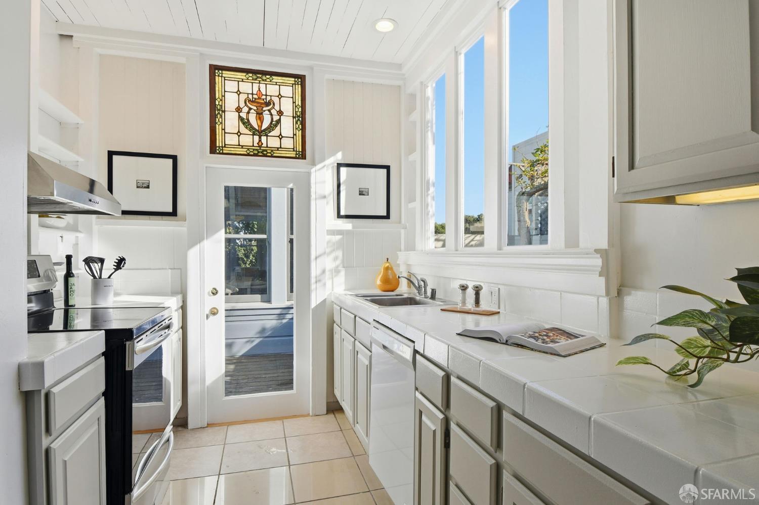 San Francisco, California, 94115, United States, 3 Bedrooms Bedrooms, ,1 BathroomBathrooms,Residential,For Sale,1992126