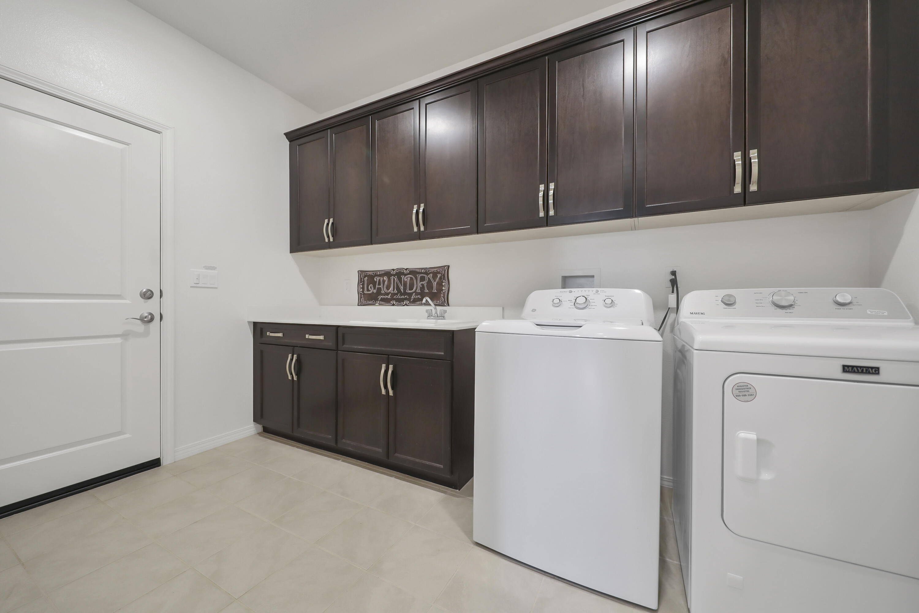 Indio, California, 92203, United States, 2 Bedrooms Bedrooms, ,3 BathroomsBathrooms,Residential,For Sale,1962392