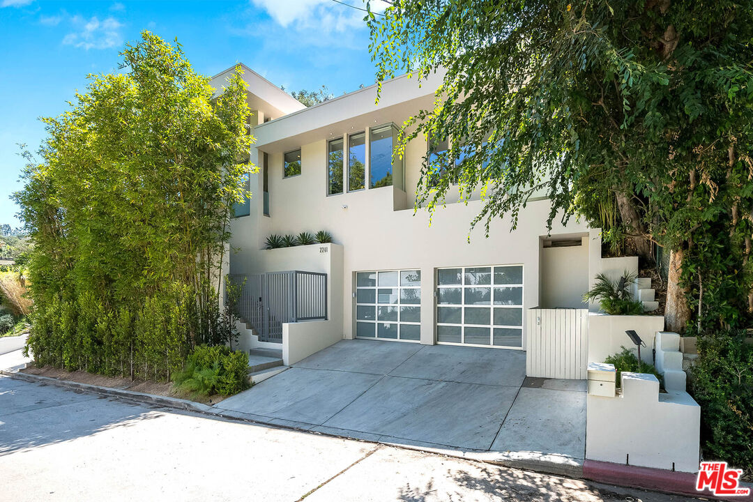 Beverly Hills, California, 90210, United States, 4 Bedrooms Bedrooms, ,5 BathroomsBathrooms,Residential,For Sale,1687212