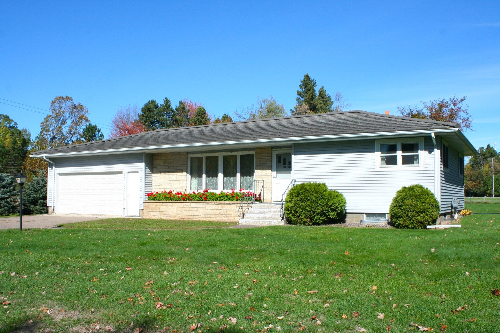 College Ave, Ladysmith, WI 54848