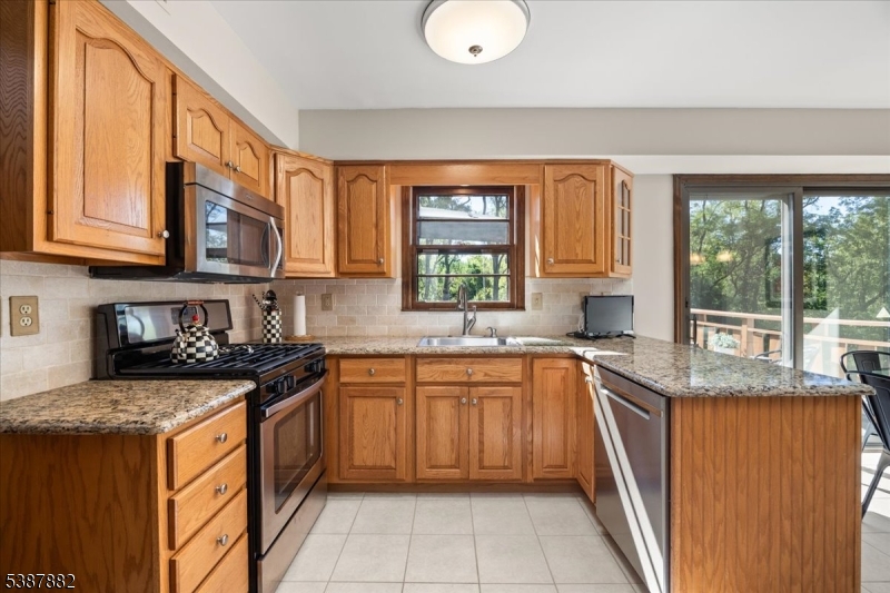 Clinton Twp., New Jersey, 08801, United States, 4 Bedrooms Bedrooms, ,3 BathroomsBathrooms,Residential,For Sale,1988137