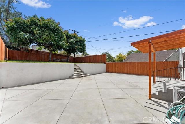 Los Angeles, California, 90043, United States, 3 Bedrooms Bedrooms, ,2 BathroomsBathrooms,Residential,For Sale,1909410