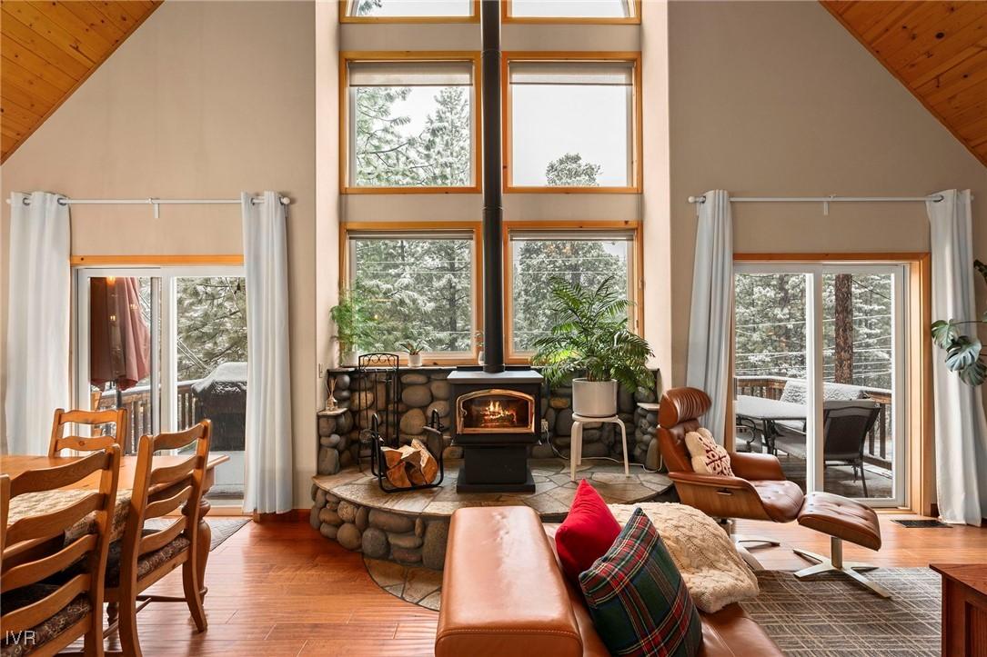 Tahoe Vista, Nevada, 96148, United States, 3 Bedrooms Bedrooms, ,2 BathroomsBathrooms,Residential,For Sale,1998338