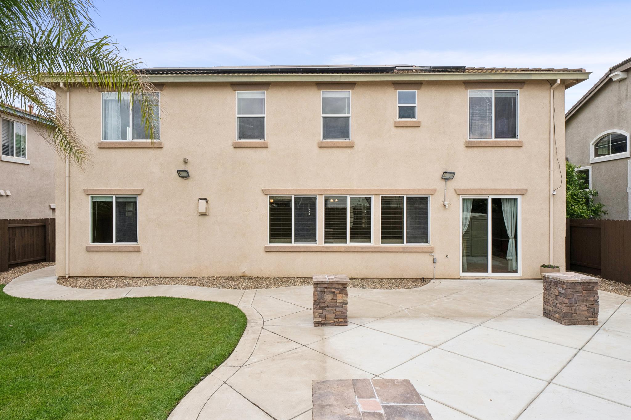  Gorgeous Two-Story Oakley Home - 物件實景