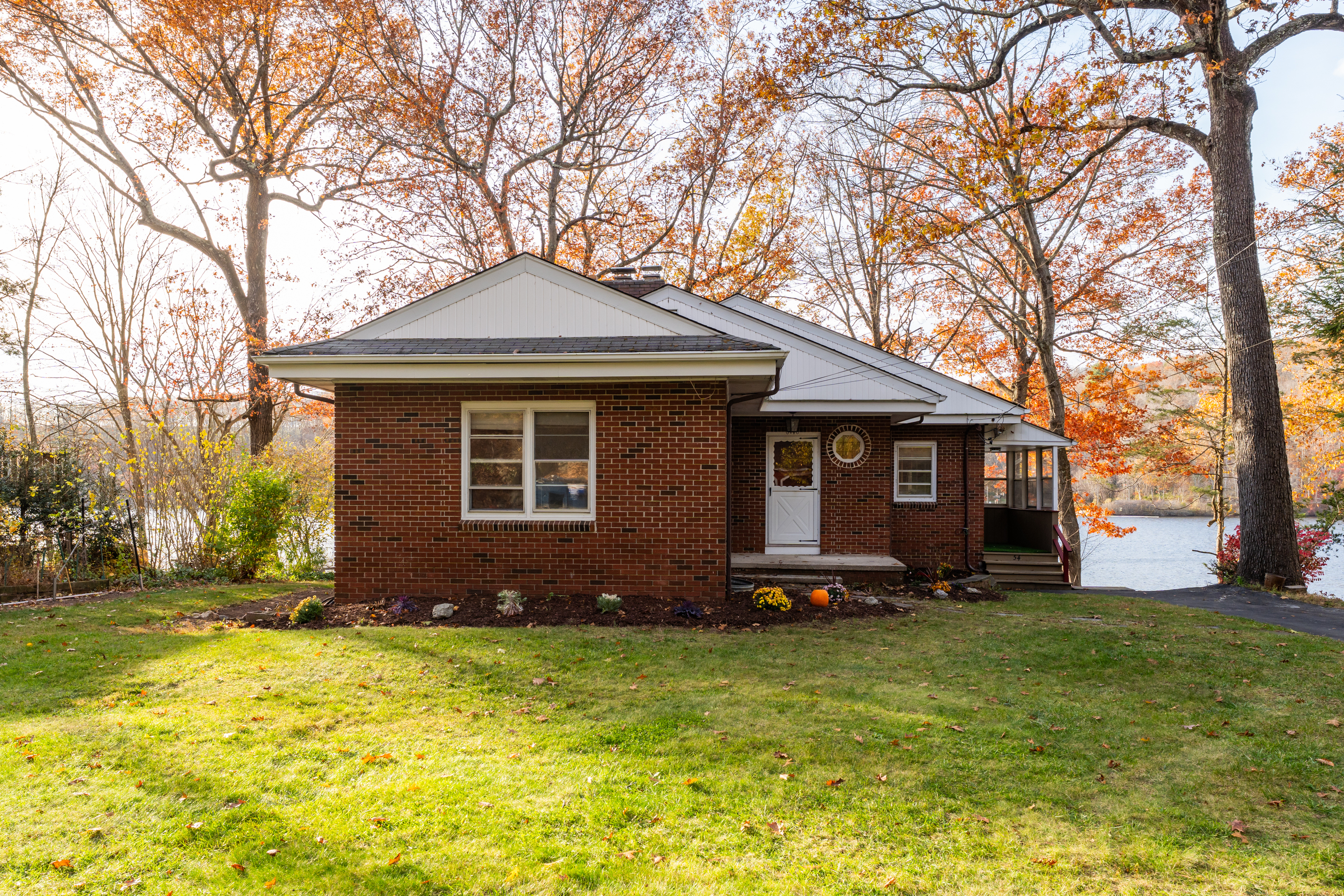 Guilford, Connecticut, 06437, United States, 3 Bedrooms Bedrooms, ,2 BathroomsBathrooms,Residential,For Sale,1994597