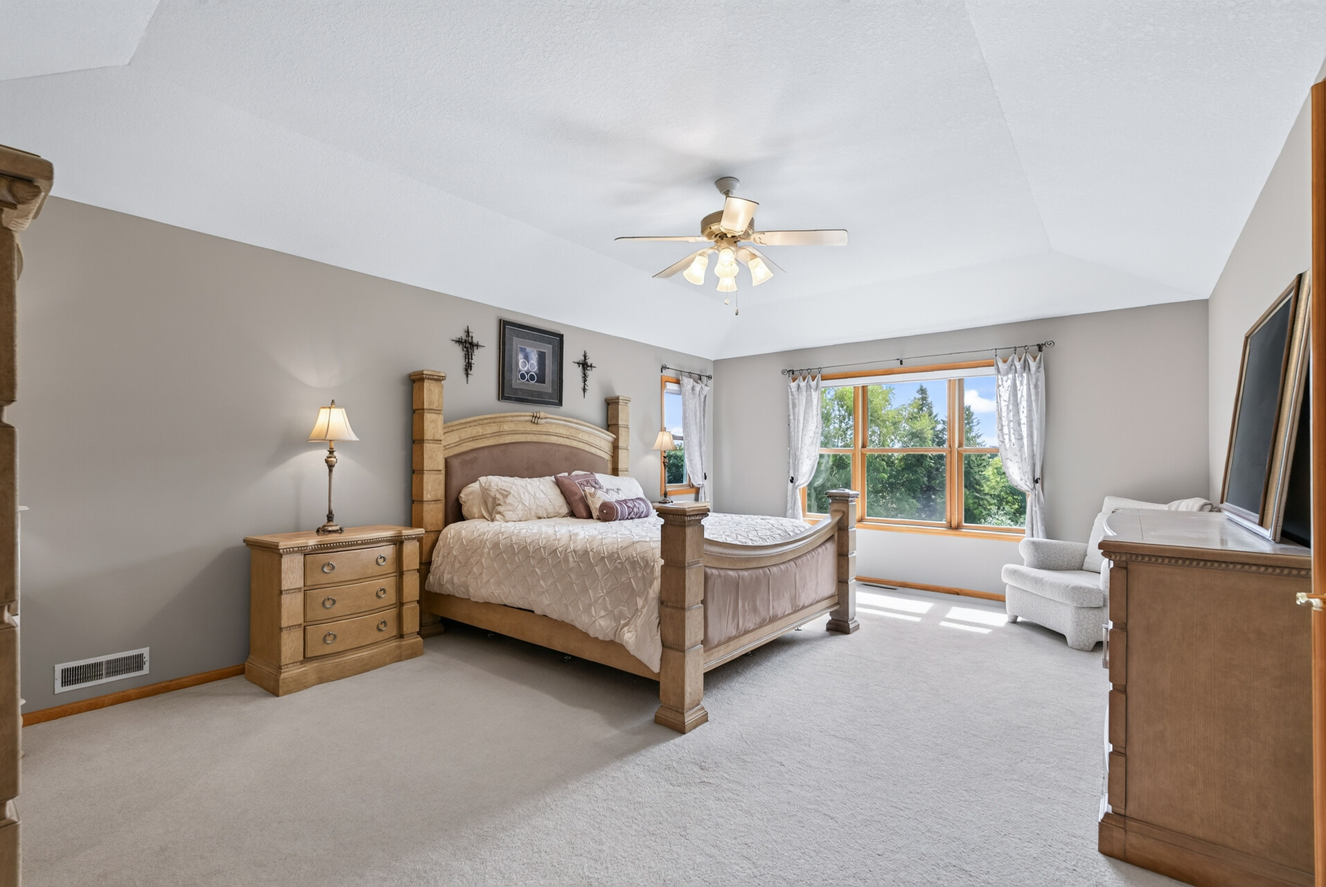  Elegant Fox Ridge Retreat with Exceptional Entertaining Spaces - 物件實景
