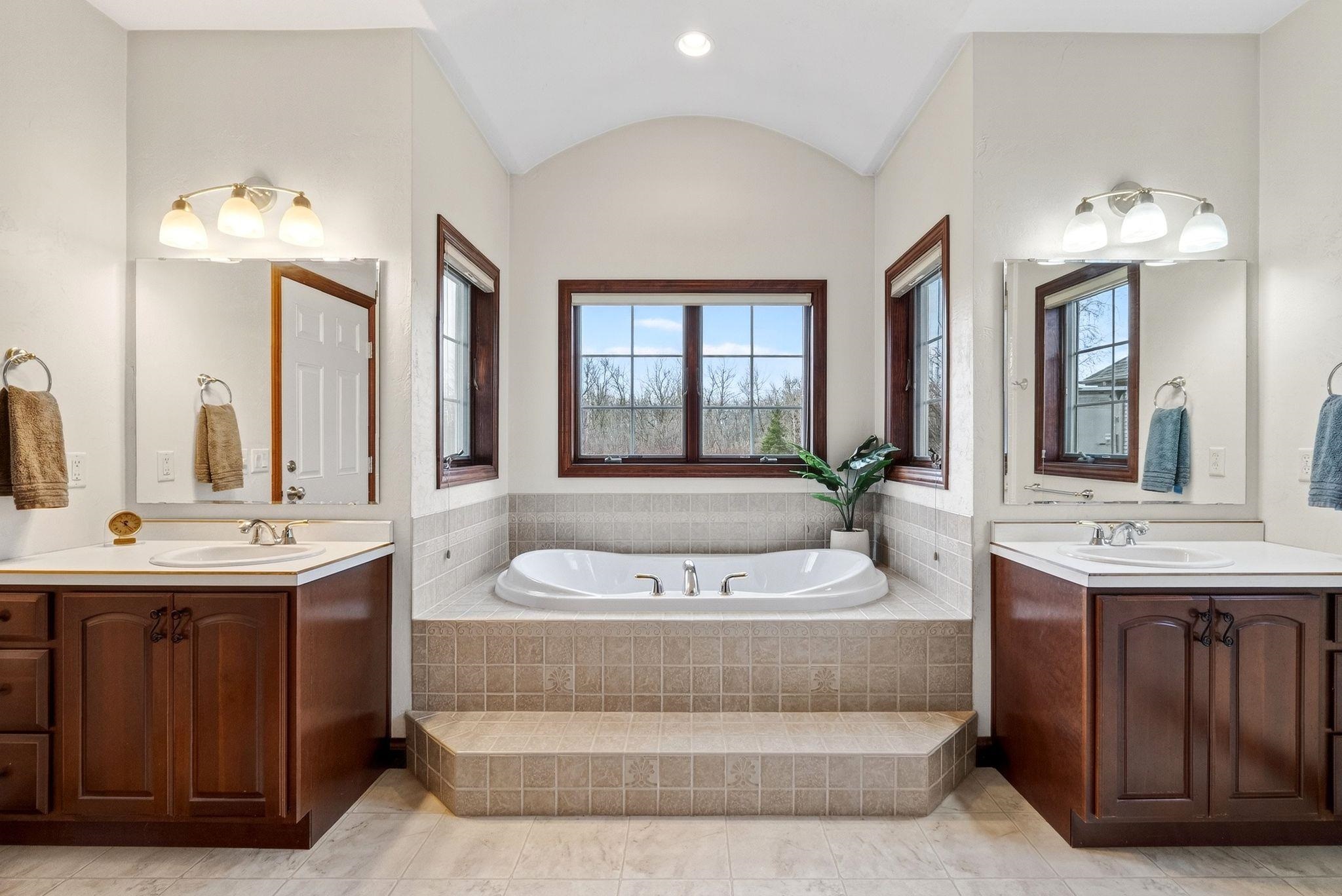 Kaukauna, Wisconsin, 54130-3934, United States, 4 Bedrooms Bedrooms, ,4 BathroomsBathrooms,Residential,For Sale,2034121