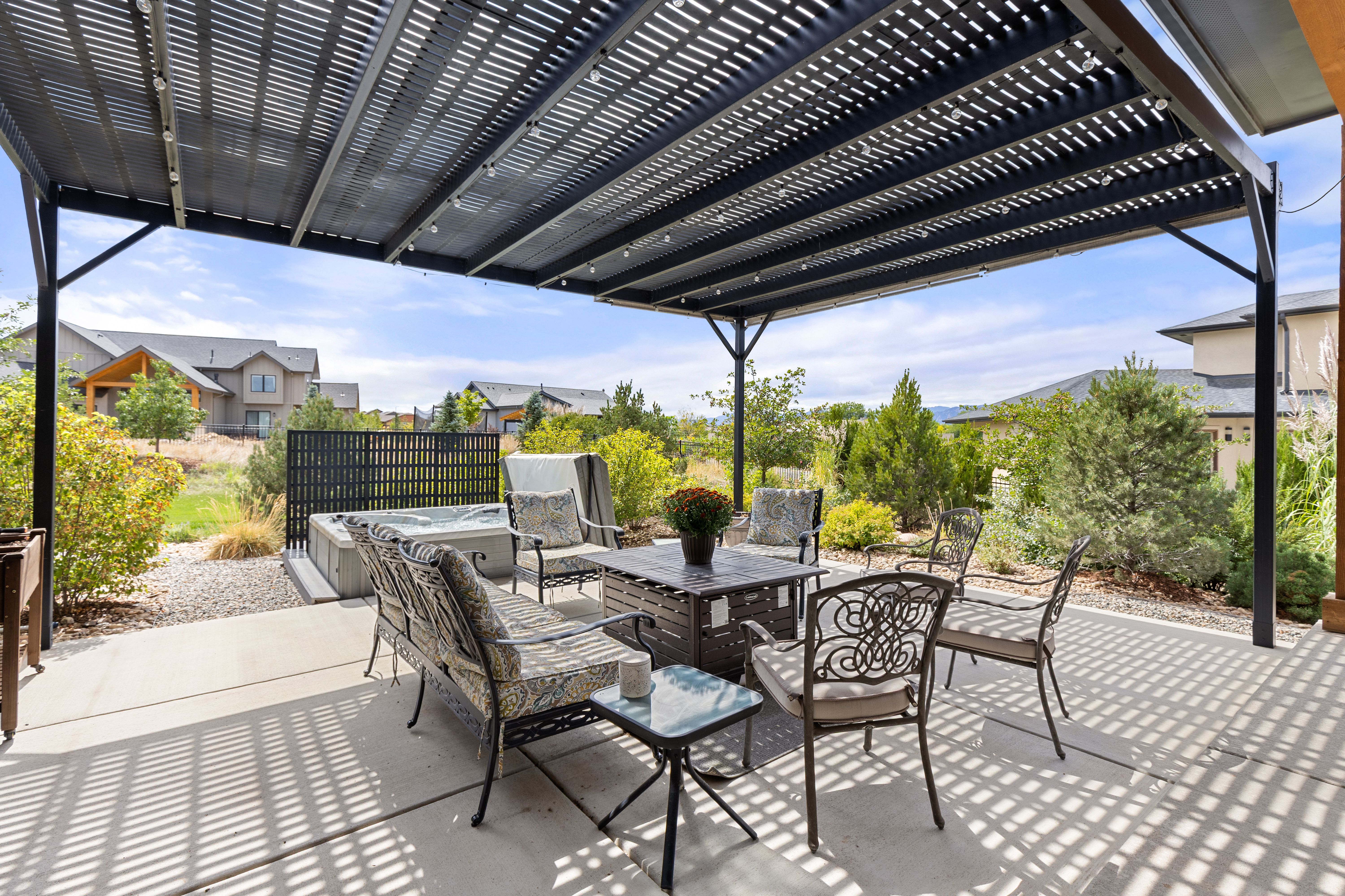  Amazing Opportunity For Multigenerational Living - 物件實景