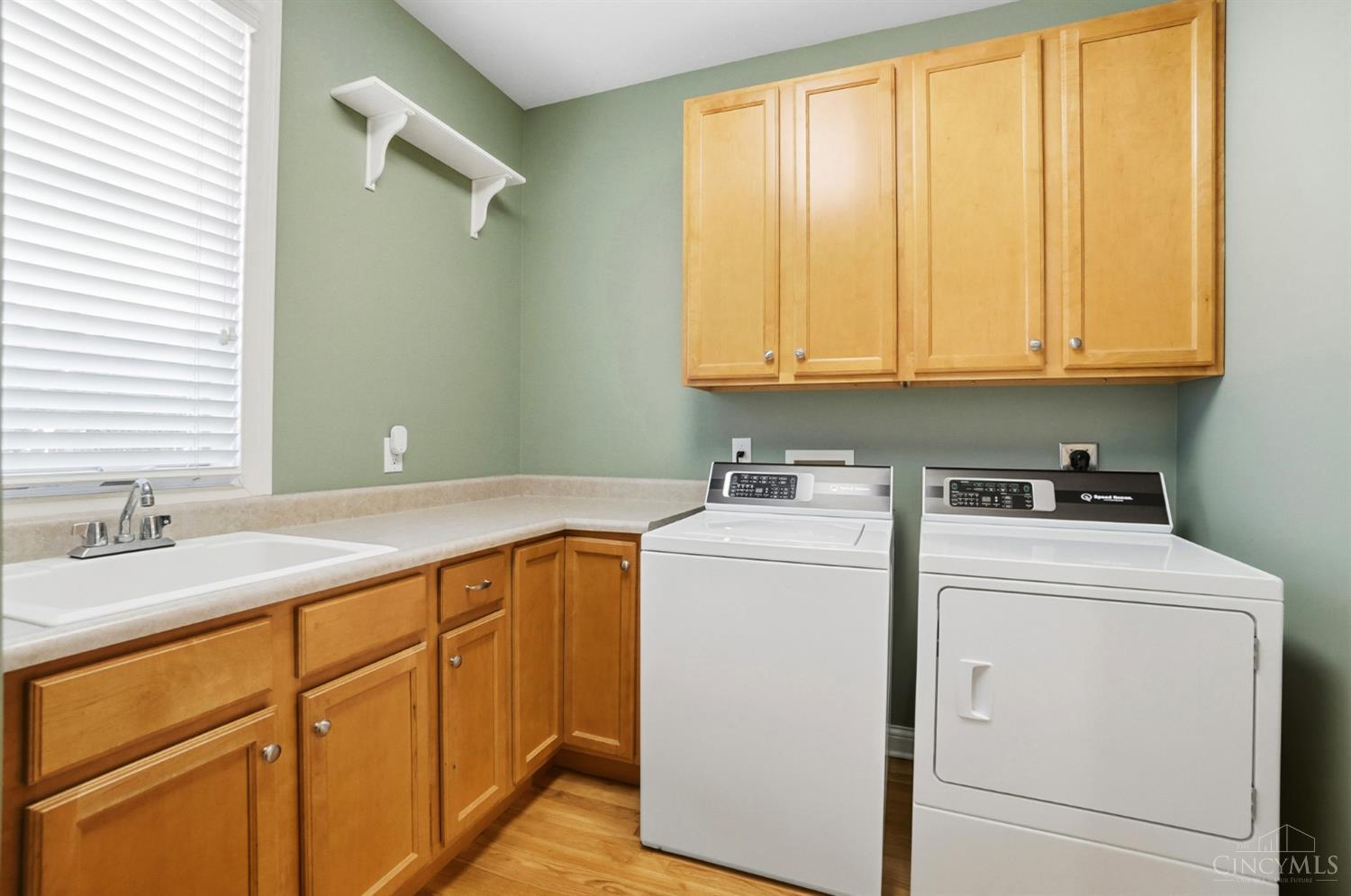 Hamilton Twp, Ohio, 45039, United States, 3 Bedrooms Bedrooms, ,3 BathroomsBathrooms,Residential,For Sale,1987530