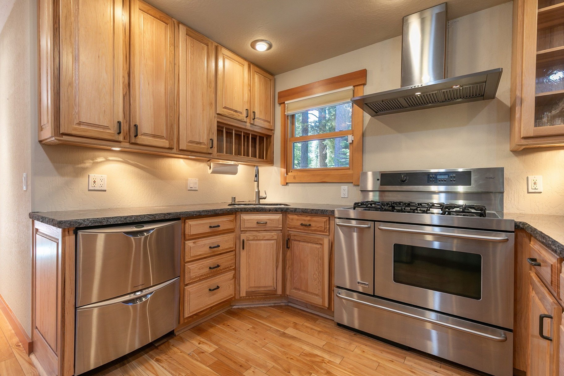  Home 3 Blocks from Lake Tahoe with 4 Car Garage for Cars & Boats - 物件實景