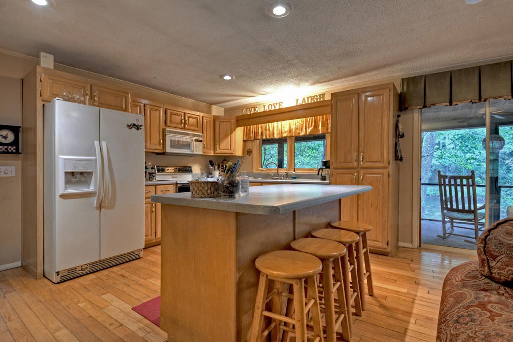 Blue Ridge, Georgia, 30513, United States, 4 Bedrooms Bedrooms, ,4 BathroomsBathrooms,Residential,For Sale,1859104