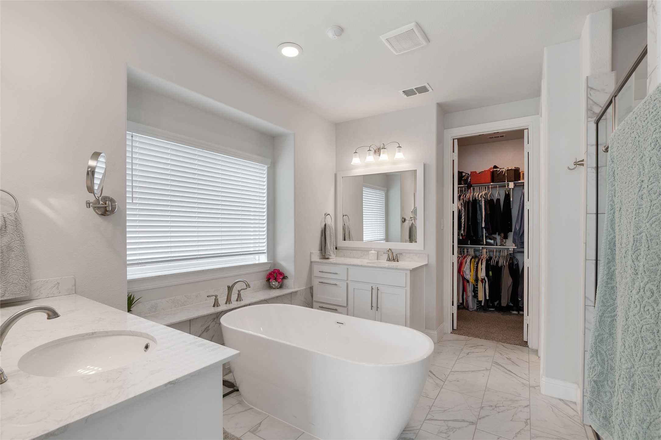 Fort Worth, Texas, 76262, United States, 5 Bedrooms Bedrooms, ,4 BathroomsBathrooms,Residential,For Sale,1917632
