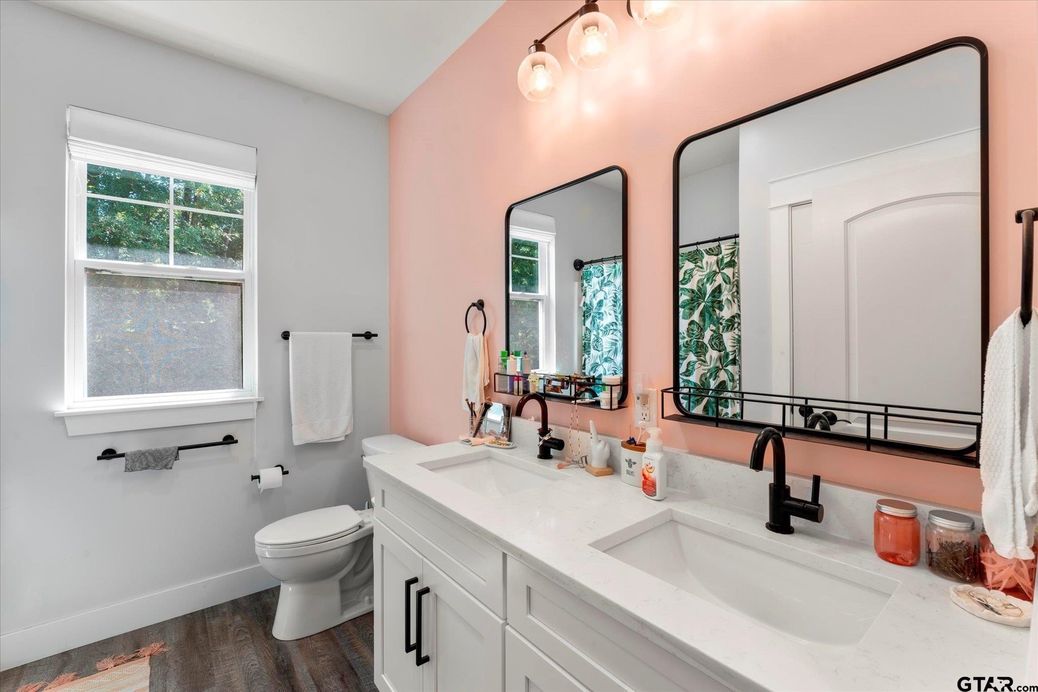 Pittsburg, Texas, 75686, United States, 3 Bedrooms Bedrooms, ,3 BathroomsBathrooms,Residential,For Sale,1930744