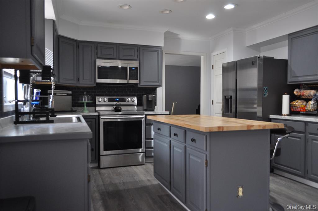 Poughquag, New York, 12570, United States, 3 Bedrooms Bedrooms, ,3 BathroomsBathrooms,Residential,For Sale,1993861