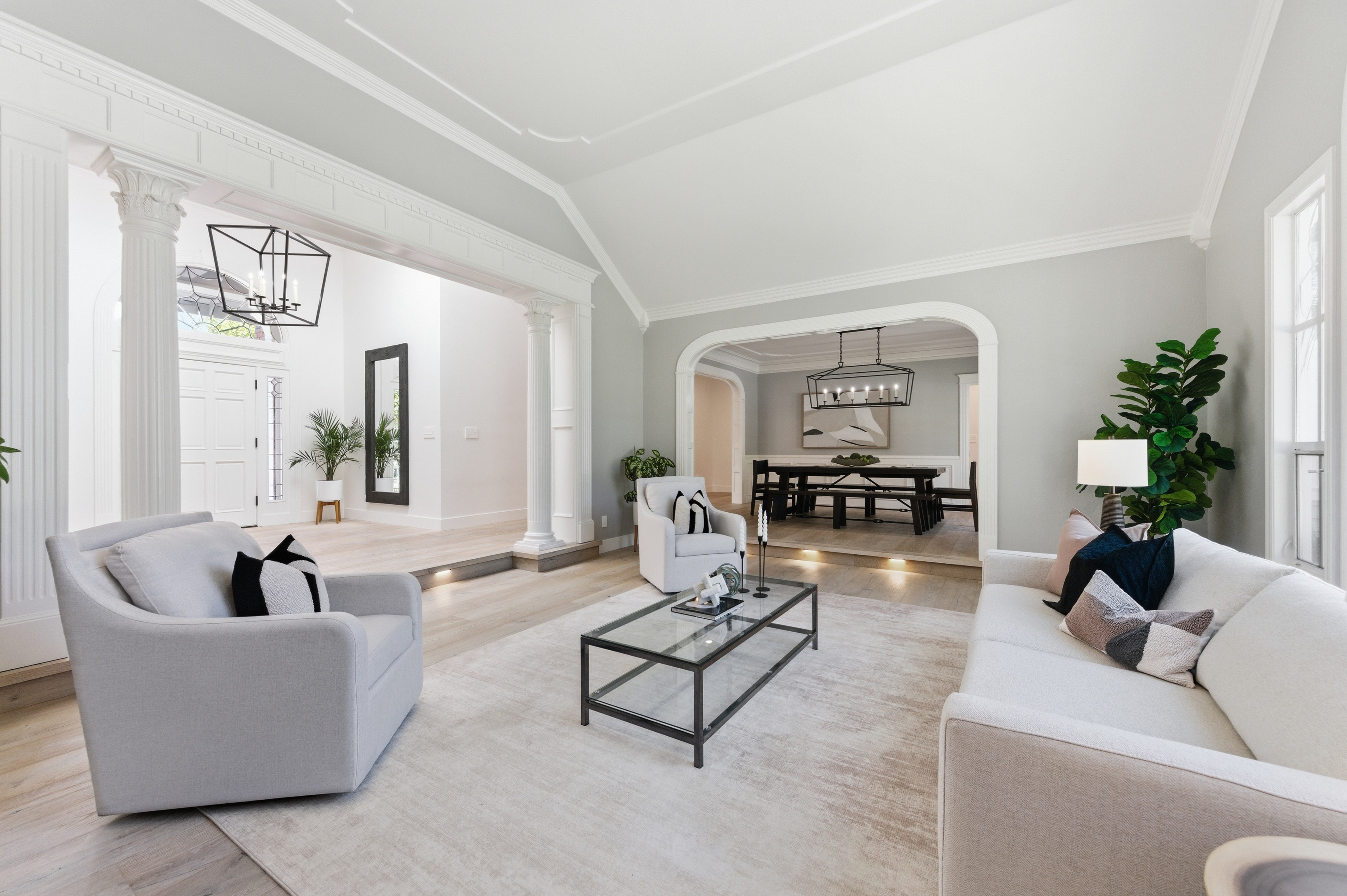  Timeless Transitional Estate with Resort-Style Backyard - 物件實景